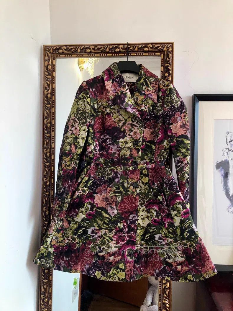 Valentino Valentino Three-dimensional flower coat trench coat Size M / US 6-8 / IT 42-44 - 1 Thumbnail