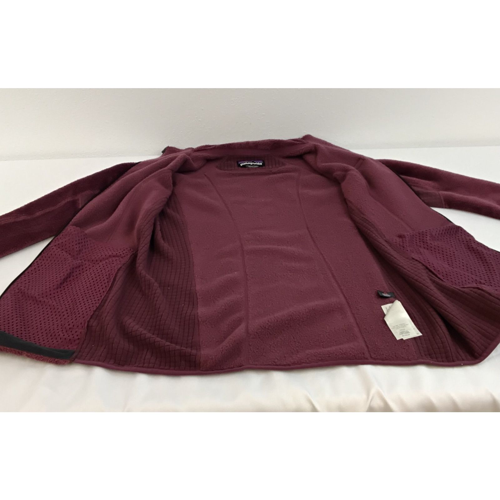 Patagonia Patagonia R2 Fleece Women's L Purple Full Zip Excellent Size L / US 10 / IT 46 - 6 Thumbnail