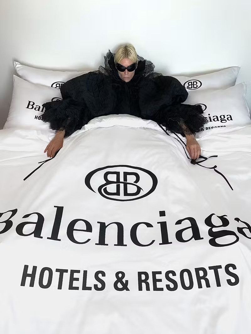 Balenciaga Bed Sheet Set Hotel and Resort Queen Size Size ONE SIZE - 2 Thumbnail