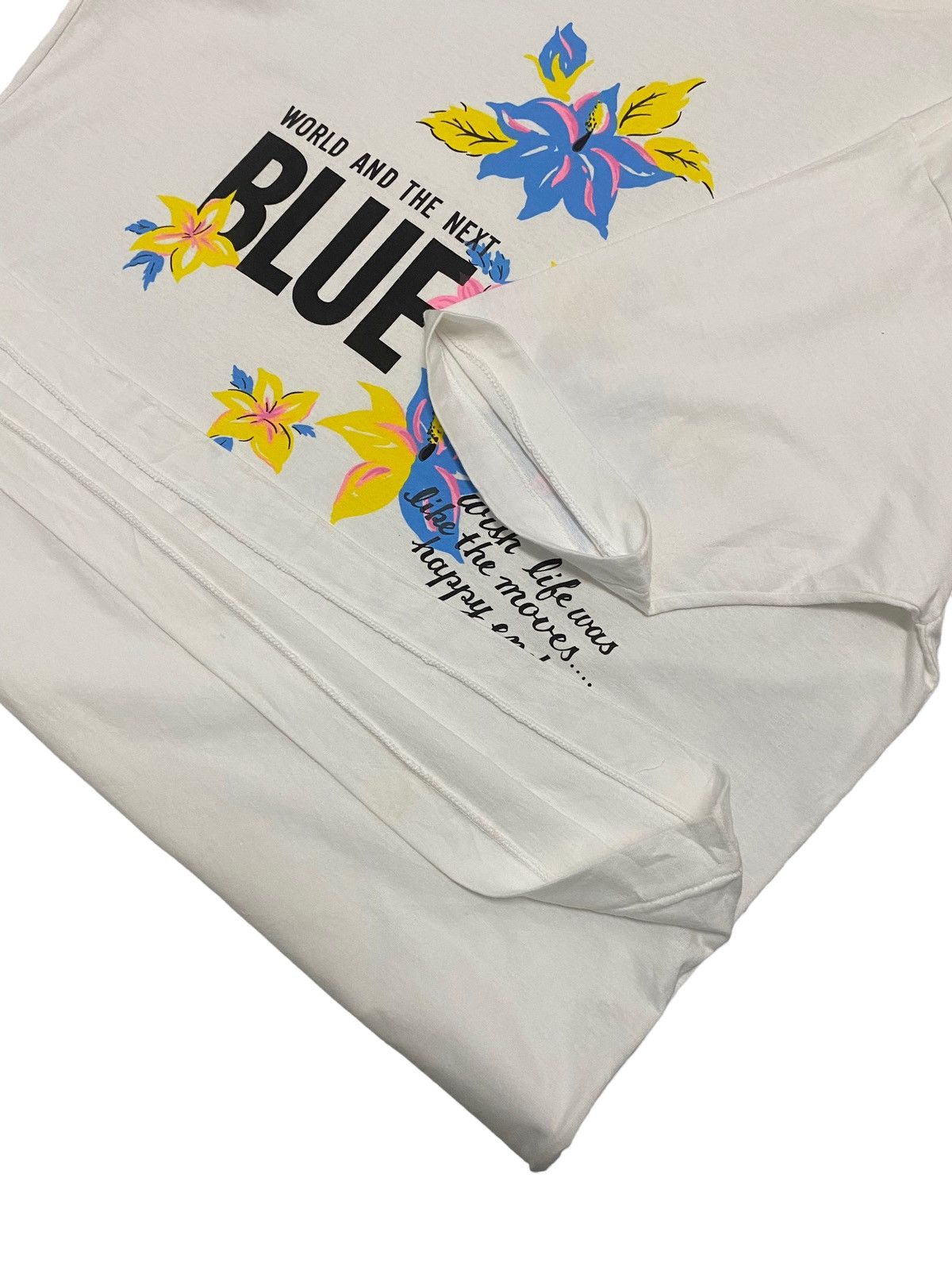 Vintage Vintage Tee Japan Art Flower World And The Next Blue Size US M / EU 48-50 / 2 - 5 Thumbnail