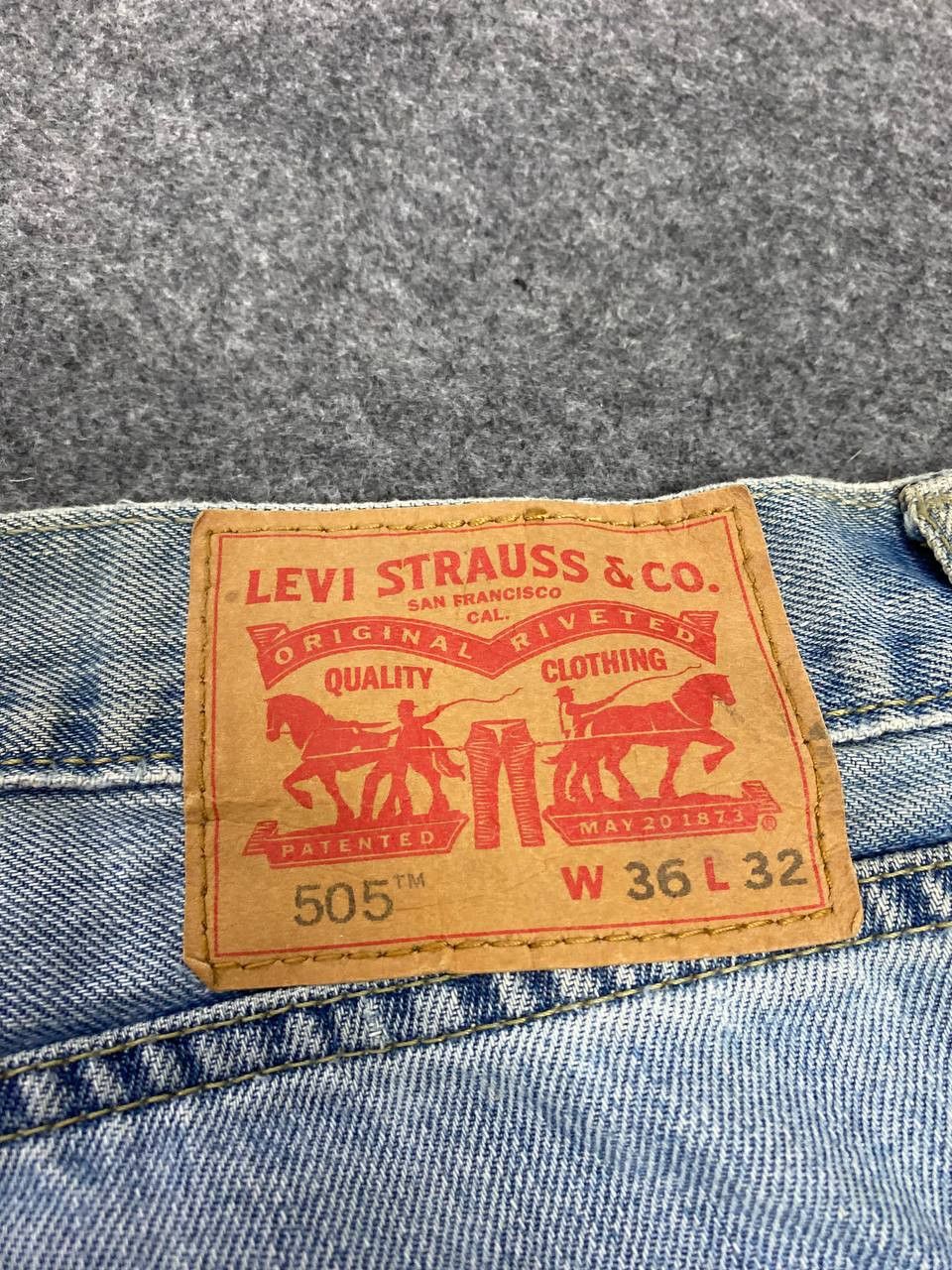 Levi's levis 505 relaxed fit distressed denim nice design Size US 39 - 7 Thumbnail