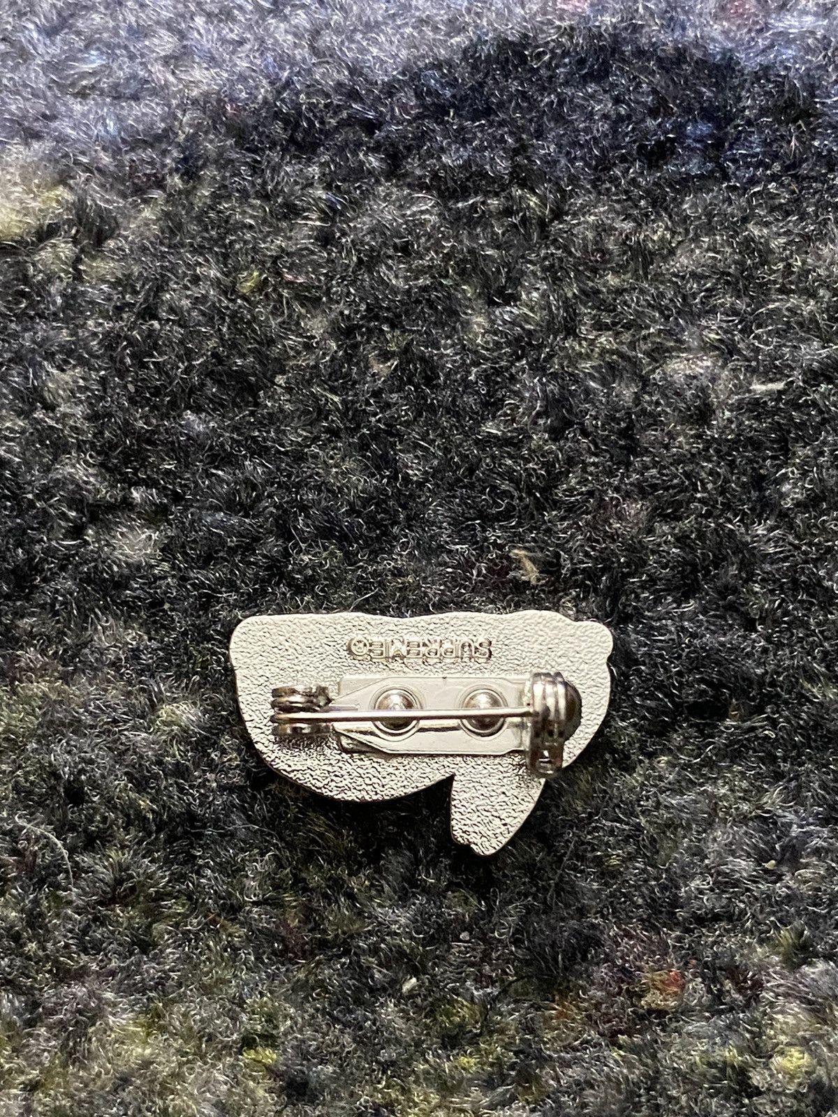 Supreme Supreme Bunny Pin Size ONE SIZE - 2 Thumbnail
