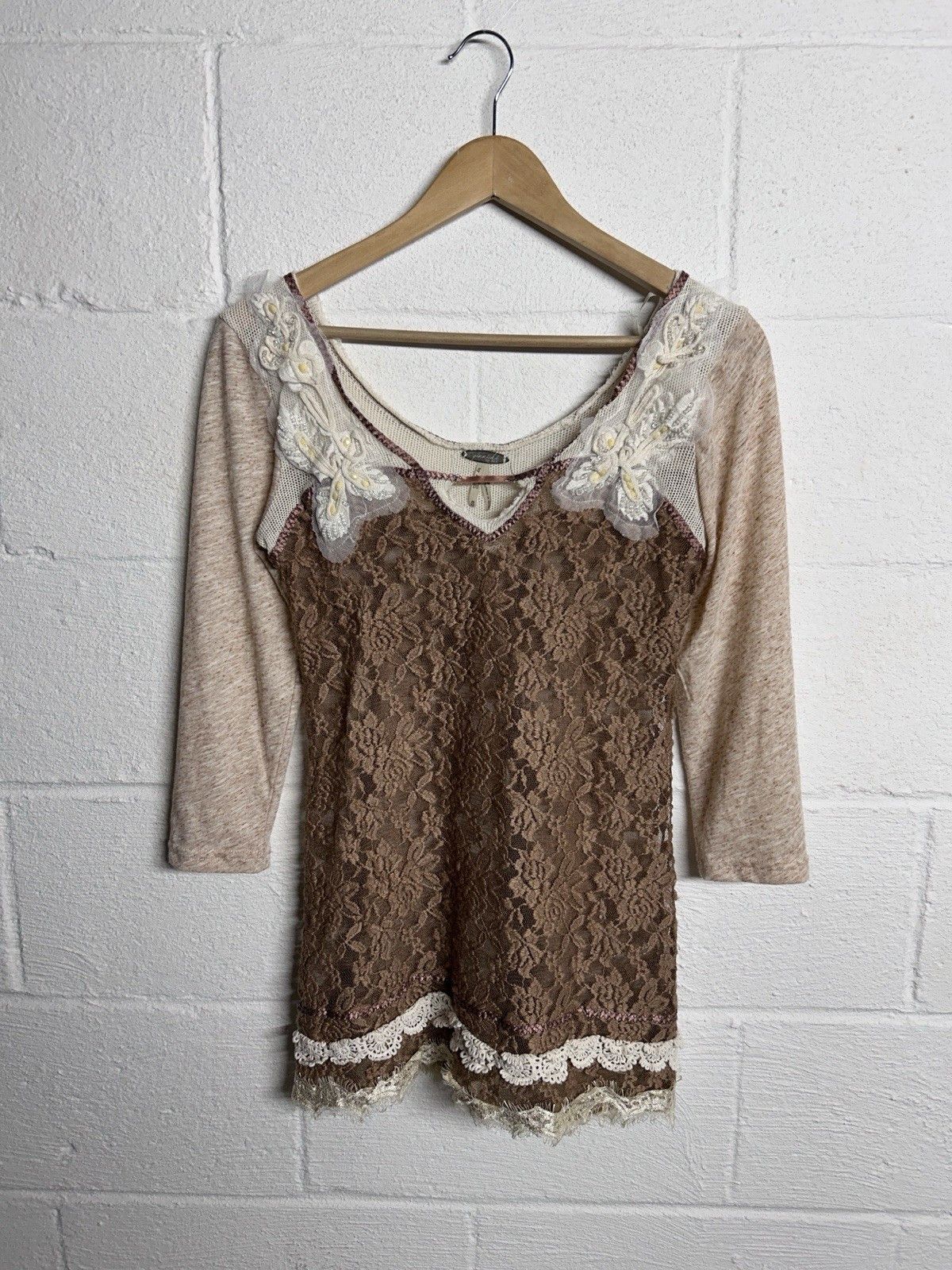 BKE BKE Gimmicks Hippie Flowy Angel Sleeve Lace Fairy Top Size S / US 4 / IT 40 - 1 Thumbnail