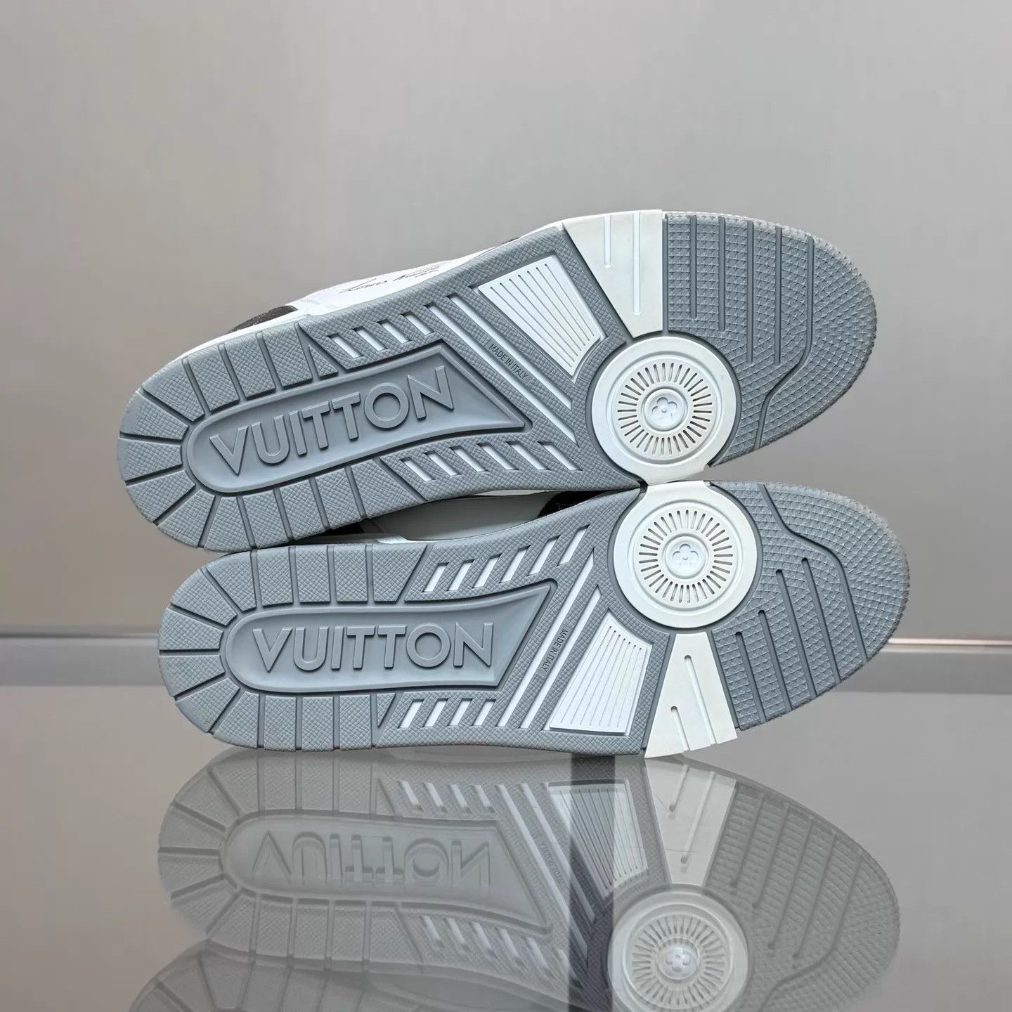 Louis Vuitton LV Trainer White/Gray Denim Velcro UK9 (43) 99 Size US 10 / EU 43 - 7 Thumbnail