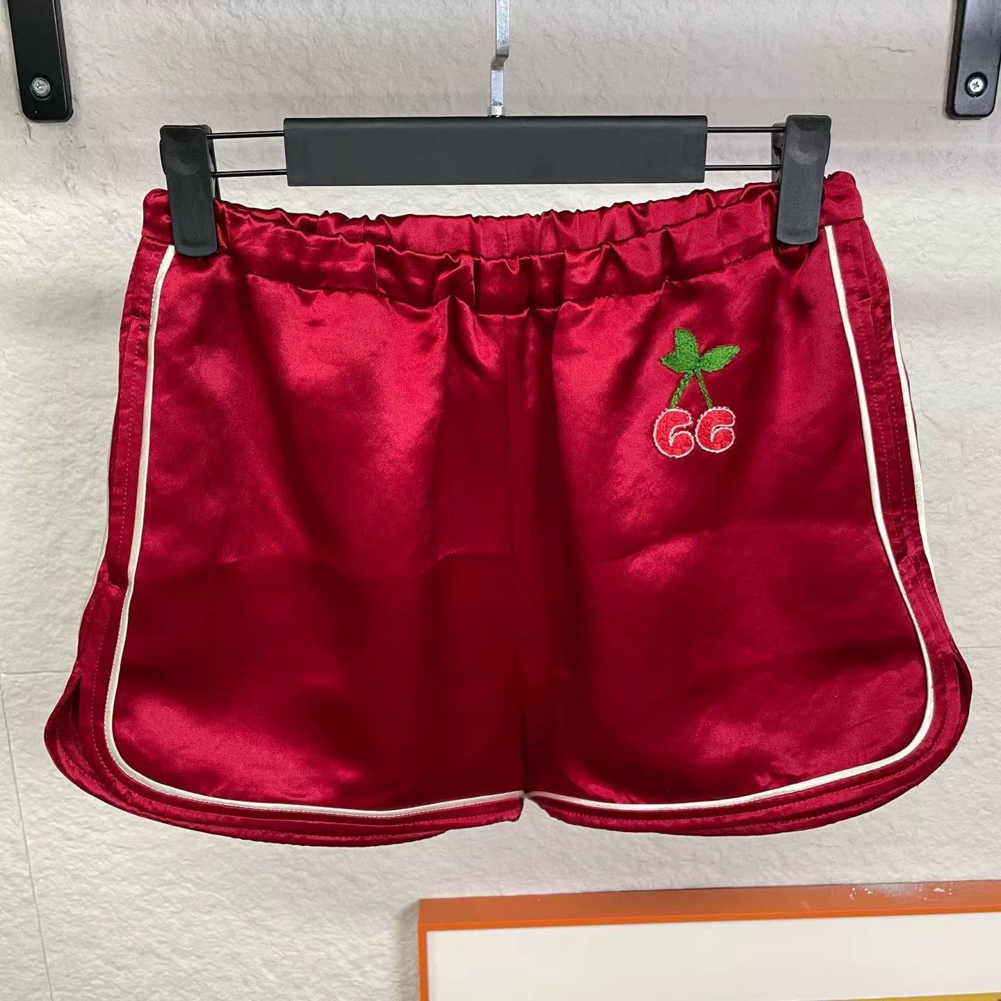 Gucci Gucci Red Cherry Shorts Size 35" - 1 Thumbnail
