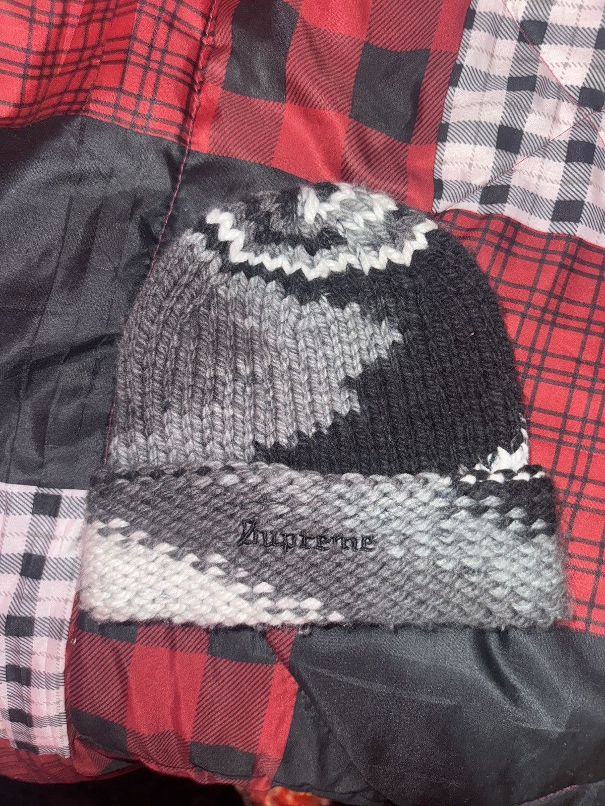 Supreme Supreme Gradient Spacedye Beanie ‘Black’ Size ONE SIZE - 4 Thumbnail