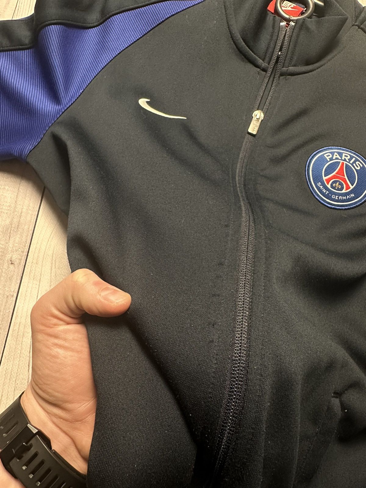 Vintage Vintage Nike Paris PSG soccer jacket size M logo Size US M / EU 48-50 / 2 - 5 Thumbnail