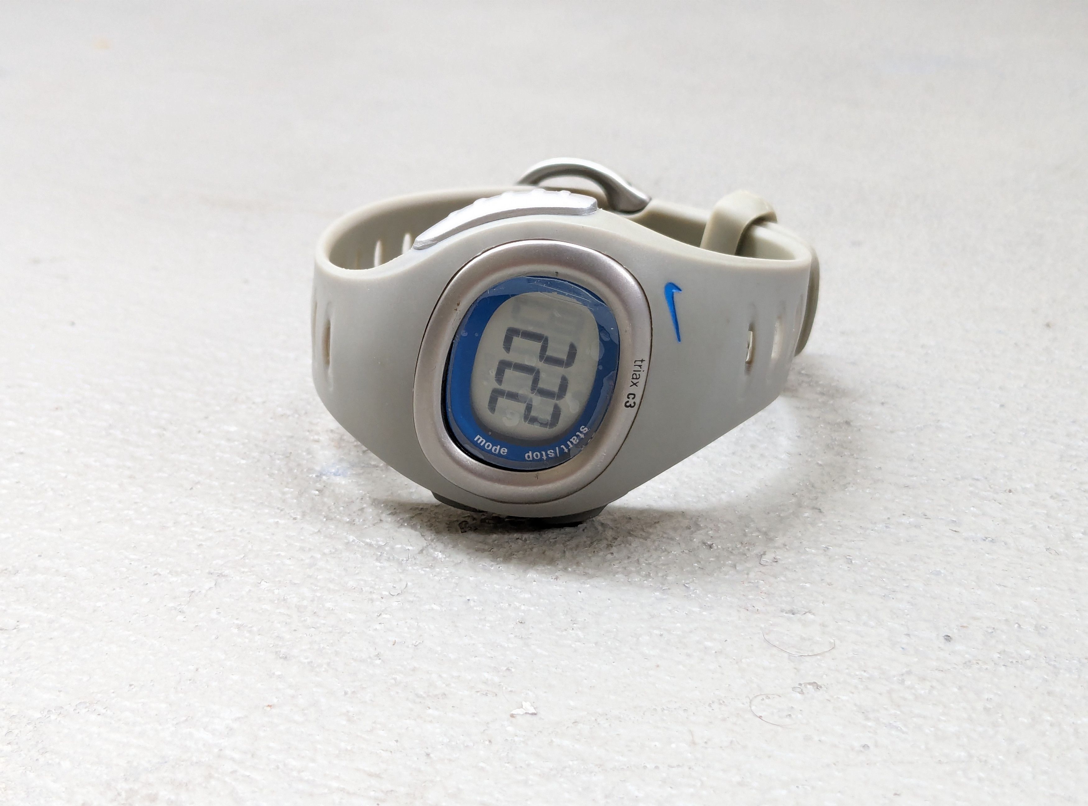 Nike Vintage Nike Watch Gray Blue Digital Rubber Minimalist Y2K Size ONE SIZE - 2 Thumbnail