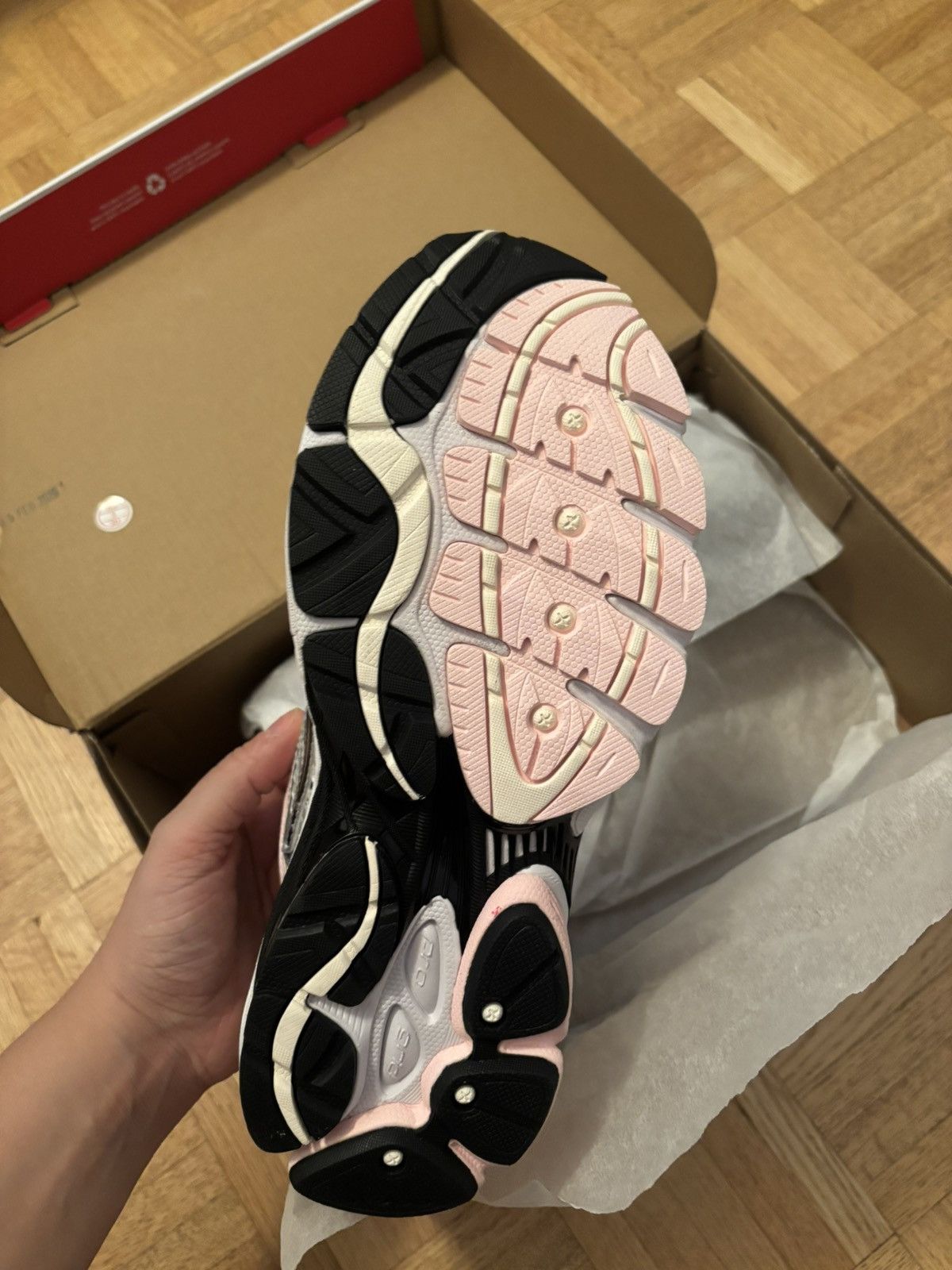 Saucony Saucony Progrid Omni 9 Silver Pink Size US 9 / IT 39 - 7 Thumbnail