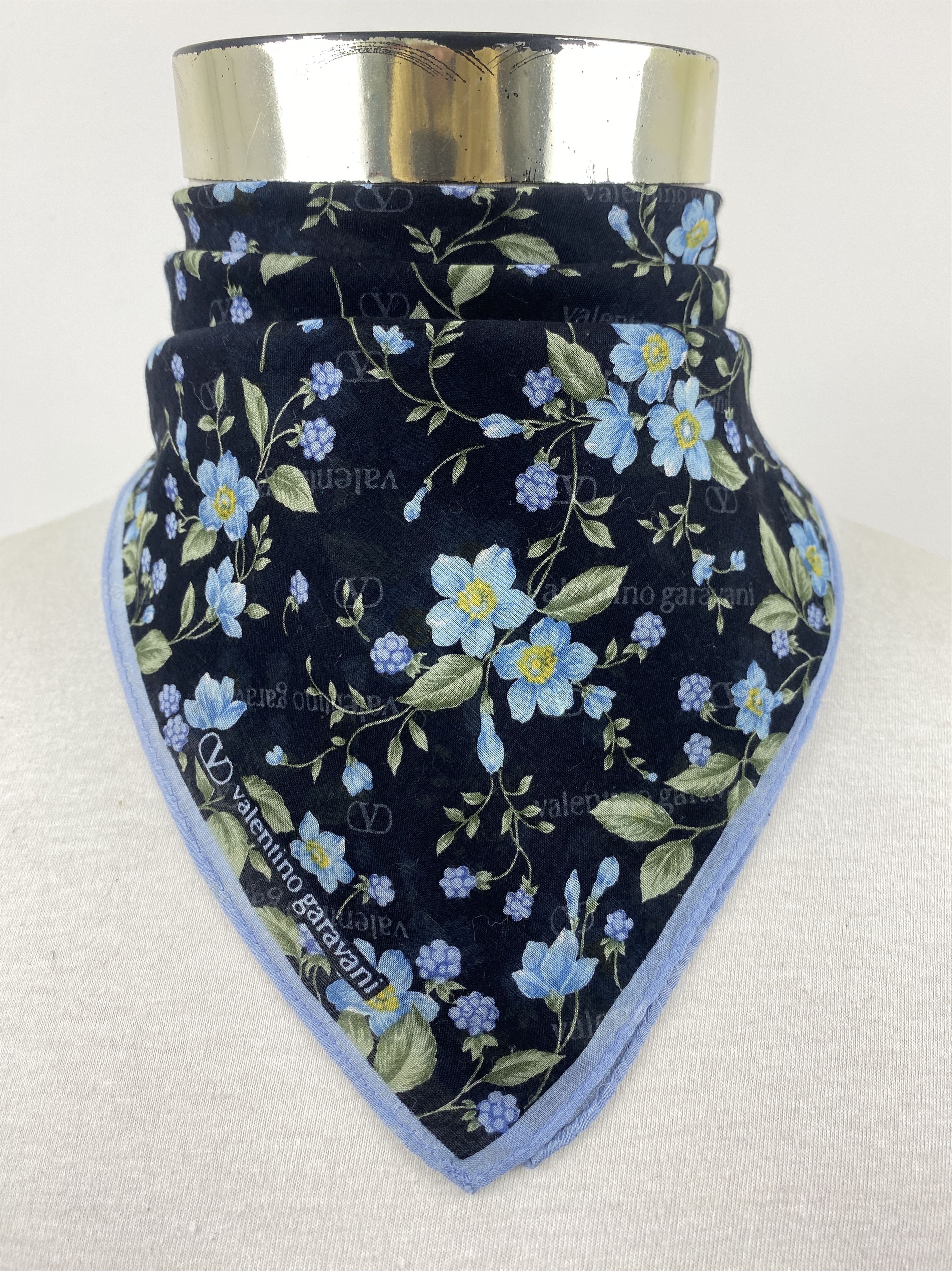 Valentino Vintage Valentino Garavani Handkerchief / Bandana HKC0776 Size ONE SIZE - 1 Thumbnail
