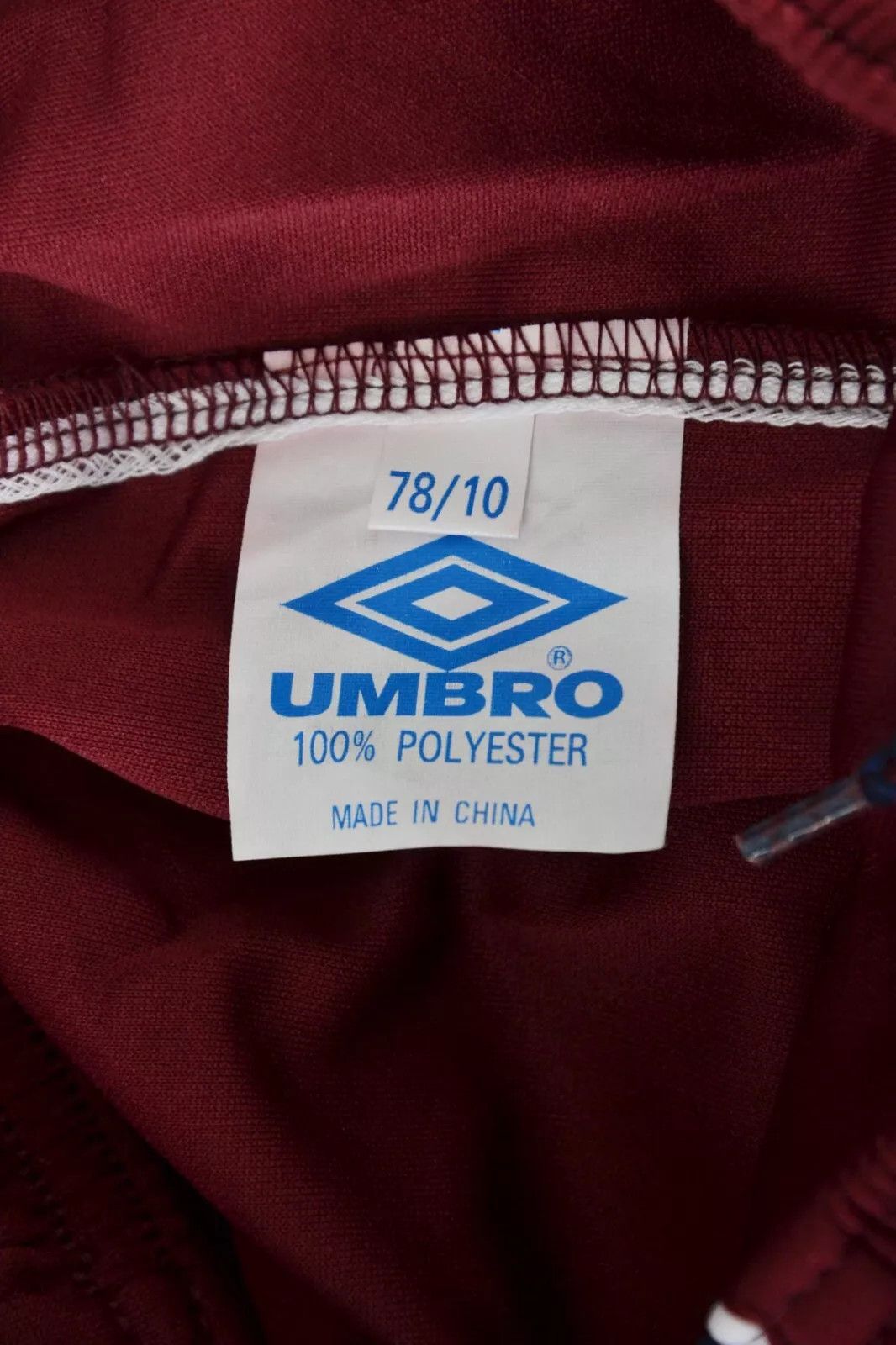 Umbro DEADSTOCK UMBRO 1990'S RED FOOTBALL SHORTS JERSEY SIZE M Size US 34 / EU 50 - 6 Thumbnail