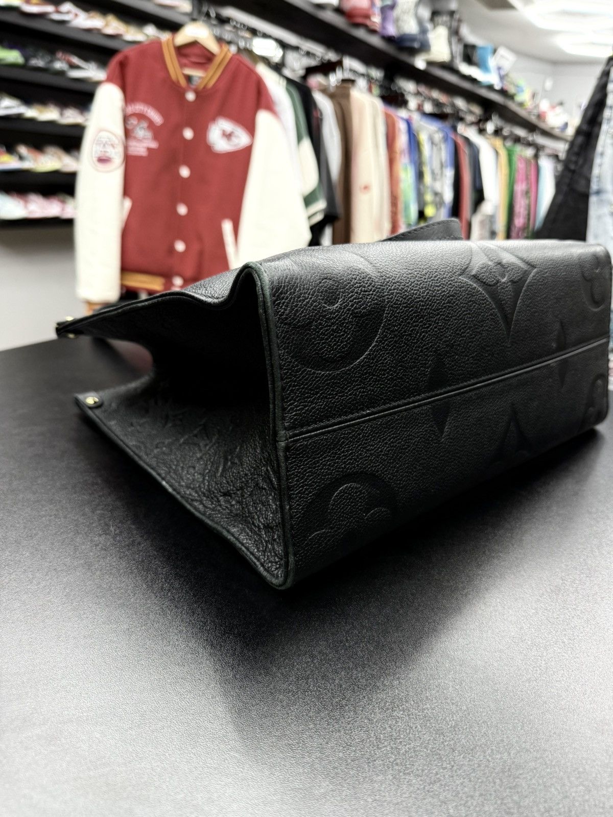 Louis Vuitton Louis Vuitton OnTheGo MM Black Leather Bag Size ONE SIZE - 11 Thumbnail