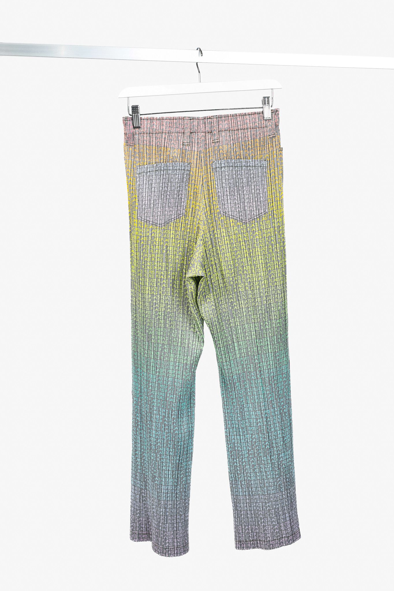 Pleats Please Issey Miyake Pleats Please Issey Miyake Gradient Logo-Printed Pants Size 25" / US 0 / IT 36 - 2 Thumbnail