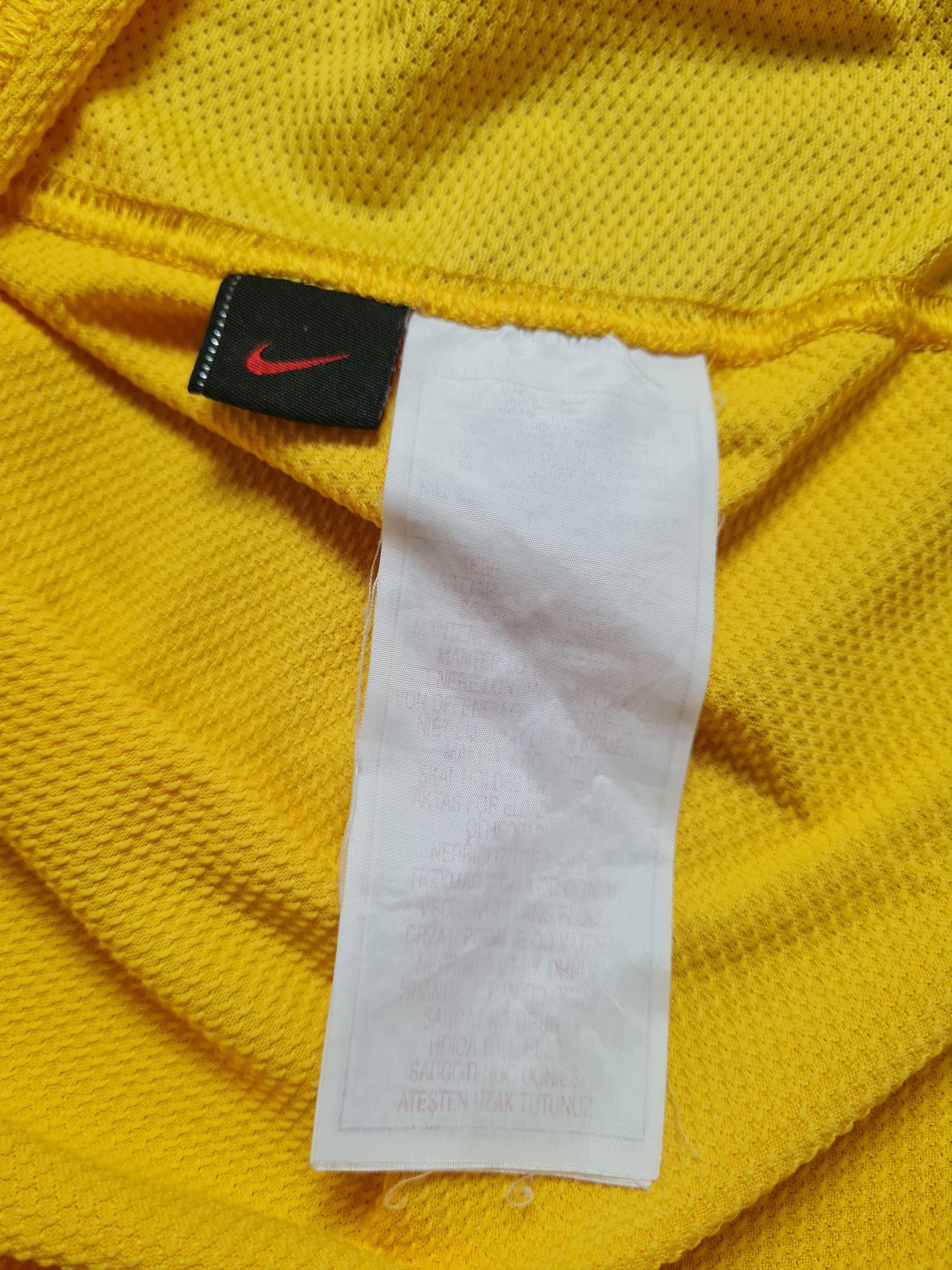 Nike Vintage Football Nike Brazil 2006 World Cup Soccer shirt Size US L / EU 52-54 / 3 - 13 Thumbnail