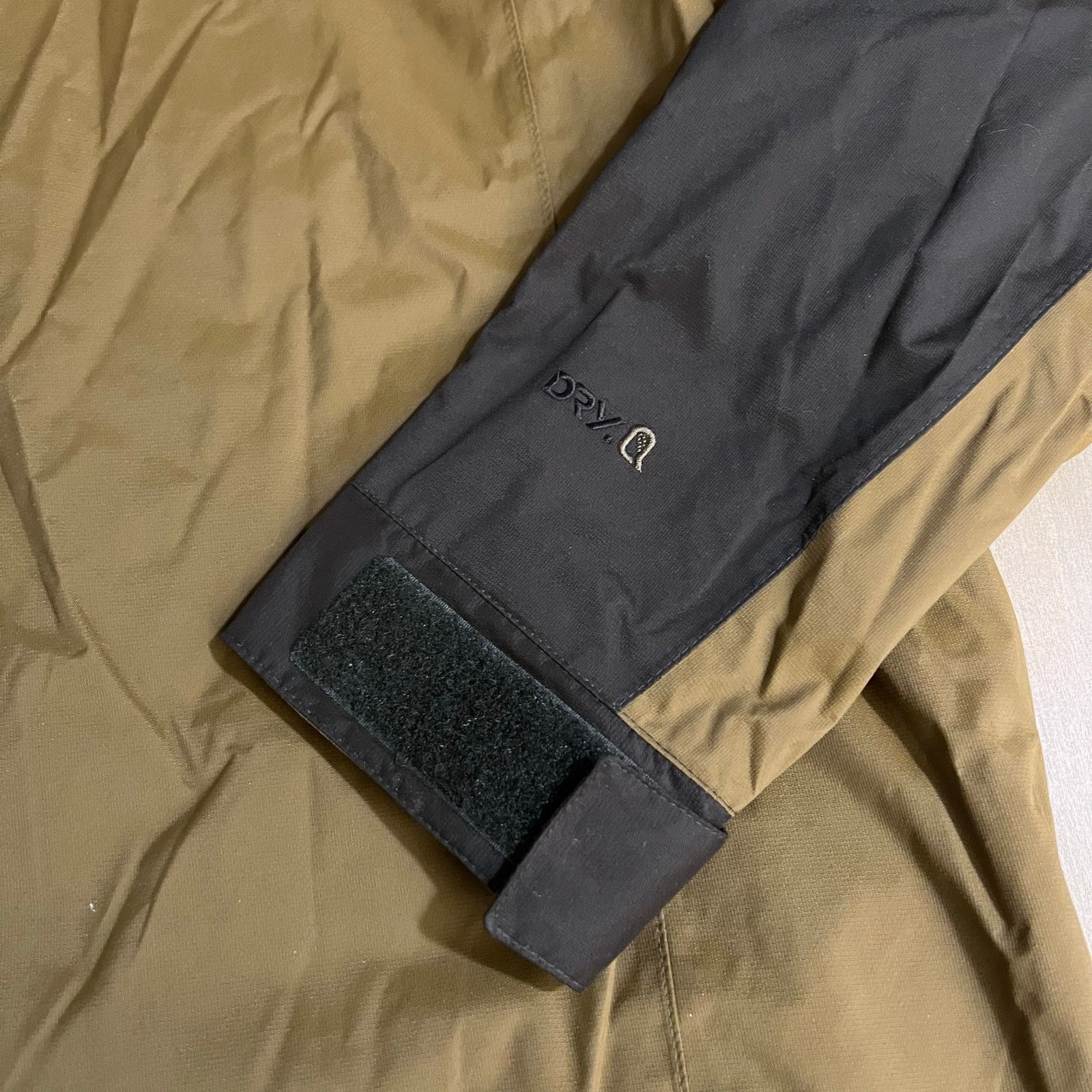 Mountain Hardwear Mountain Hardwear Dry Q Jacket Mens Sz M Brown Hooded ski Size US M / EU 48-50 / 2 - 17 Thumbnail