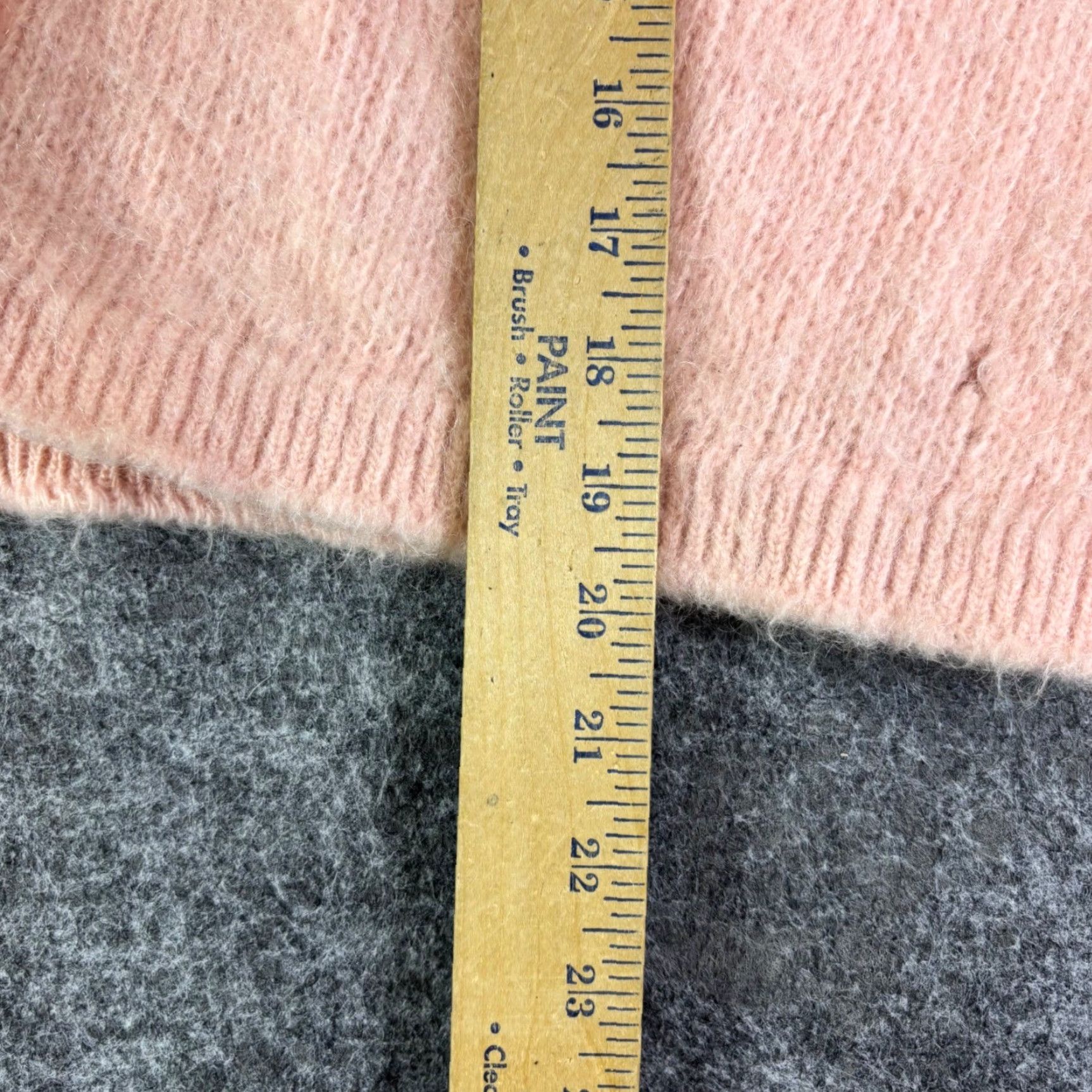 Vintage VINTAGE Vardon Soft Pink Fuzzy Mohair Blend Cardigan Sweater Women's S Pink 90s Button Size S / US 4 / IT 40 - 4 Thumbnail