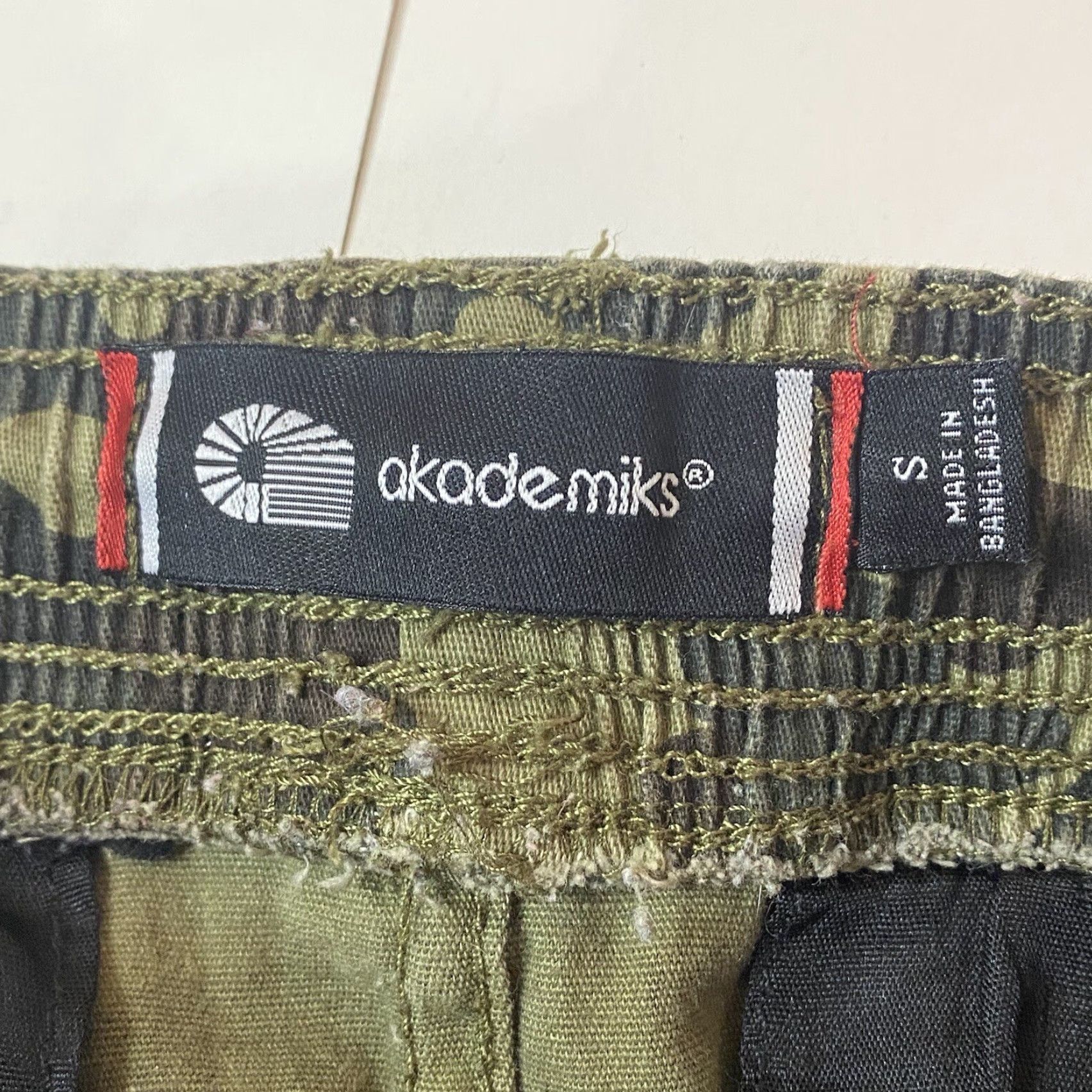 Akademiks AKADEMIKS Camouflage Shorts Mens S Green Cargo Drawstring Hip Hop Shirt/Shorts Size US 29 - 2 Thumbnail