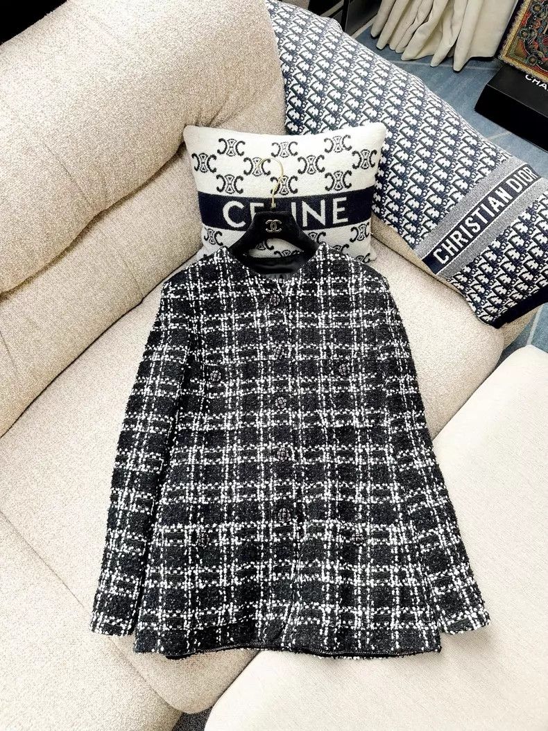 Chanel Chanel Plaid fine shiny rhinestone buckle long-sleeved twe Size XS / US 0-2 / IT 36-38 - 2 Thumbnail