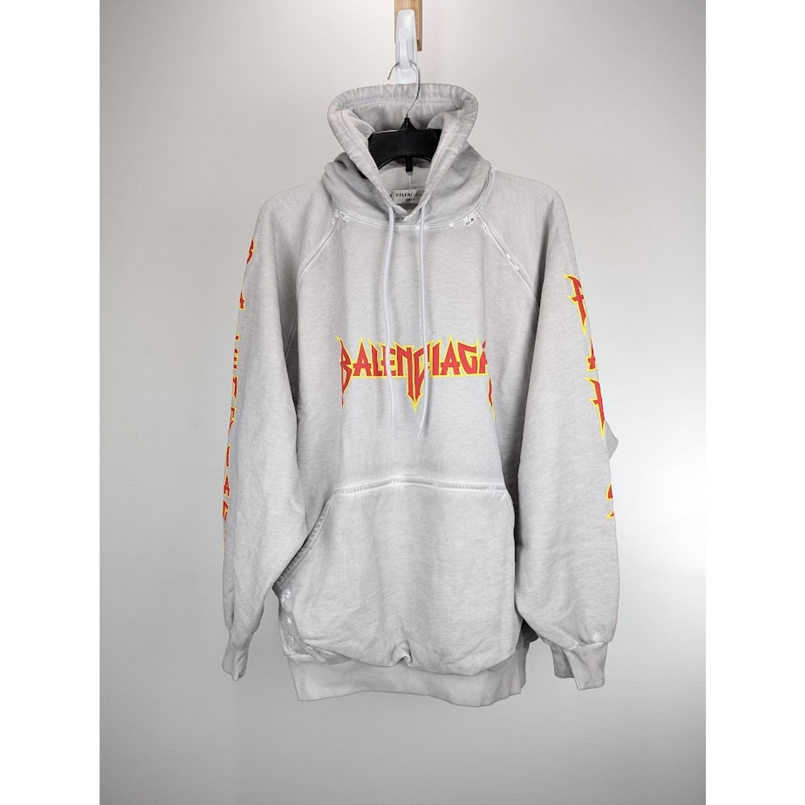 Balenciaga o1rshd1 Q:4 / Logo Printed Hoodie in Dirty White Size US S / EU 44-46 / 1 - 2 Thumbnail