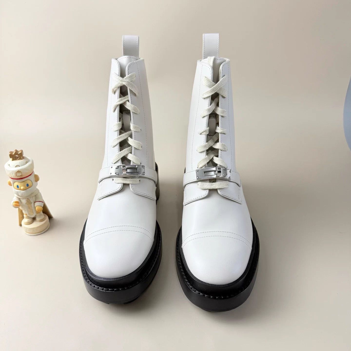 Hermes Hermes Ivory Kelly buckle laced short boots EU36.5 Size US 5.5 / IT 35.5 - 2 Thumbnail