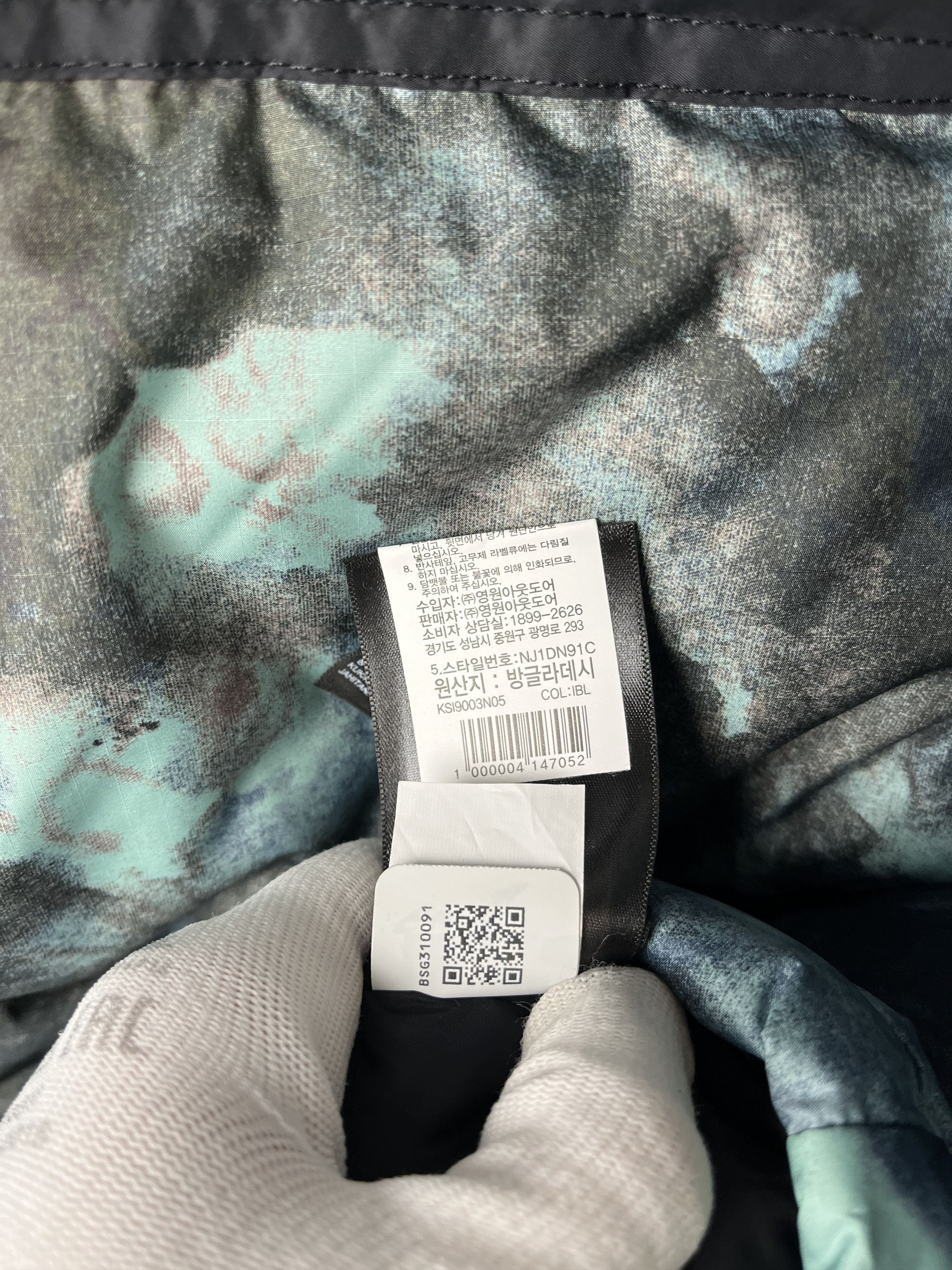 The North Face Down Jacket The North Face Printed 1996 Retro Nuptse Size US L / EU 52-54 / 3 - 11 Thumbnail
