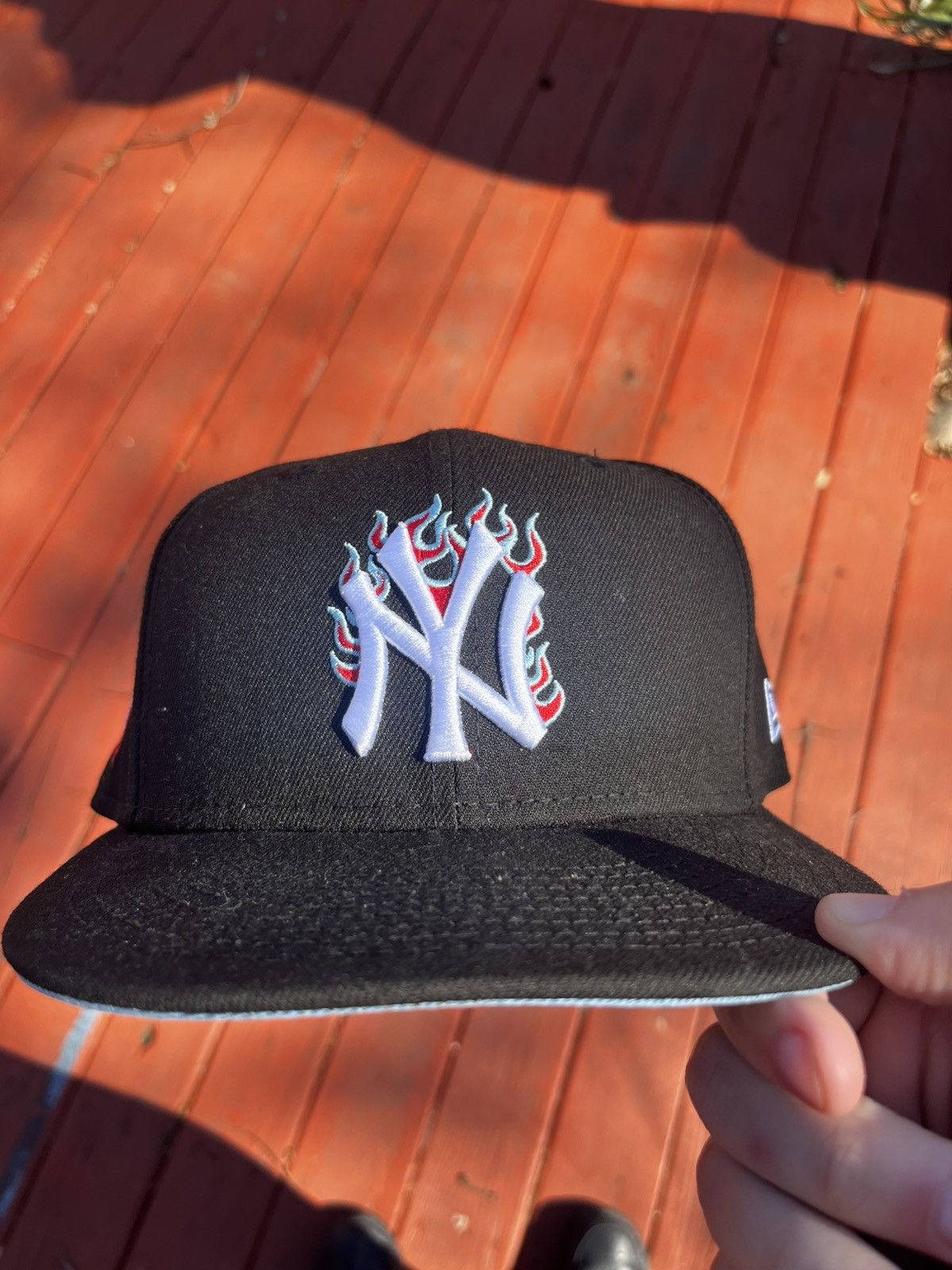 New Era × Vintage Yankees Blue Flame Fitted Size ONE SIZE - 1 Thumbnail