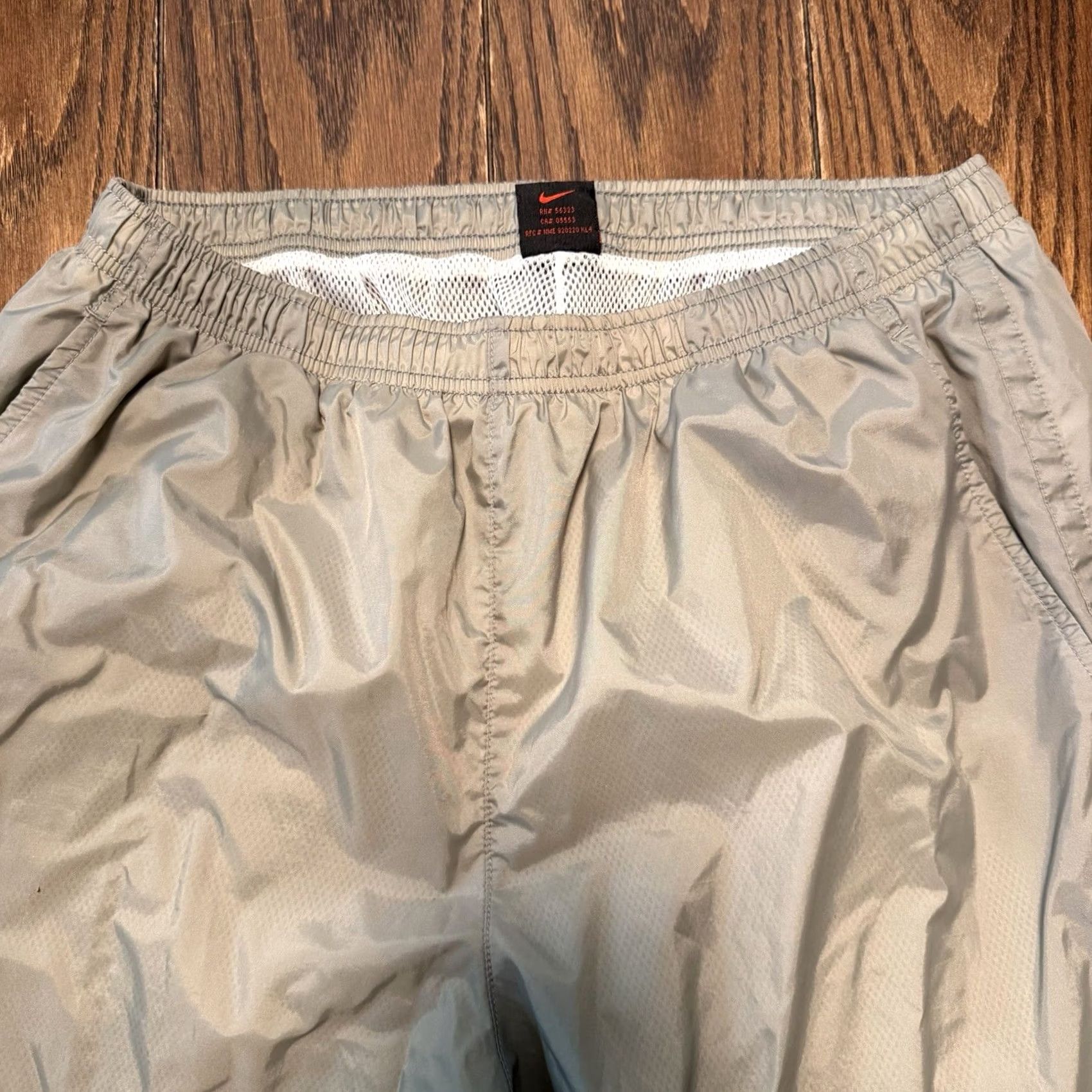 Nike VINTAGE Nike Lined Windbreaker Pants Mens Large Baggy Ankle Zip Gray Black Nike Track Pants Regular Mens Size US 33 - 4 Thumbnail