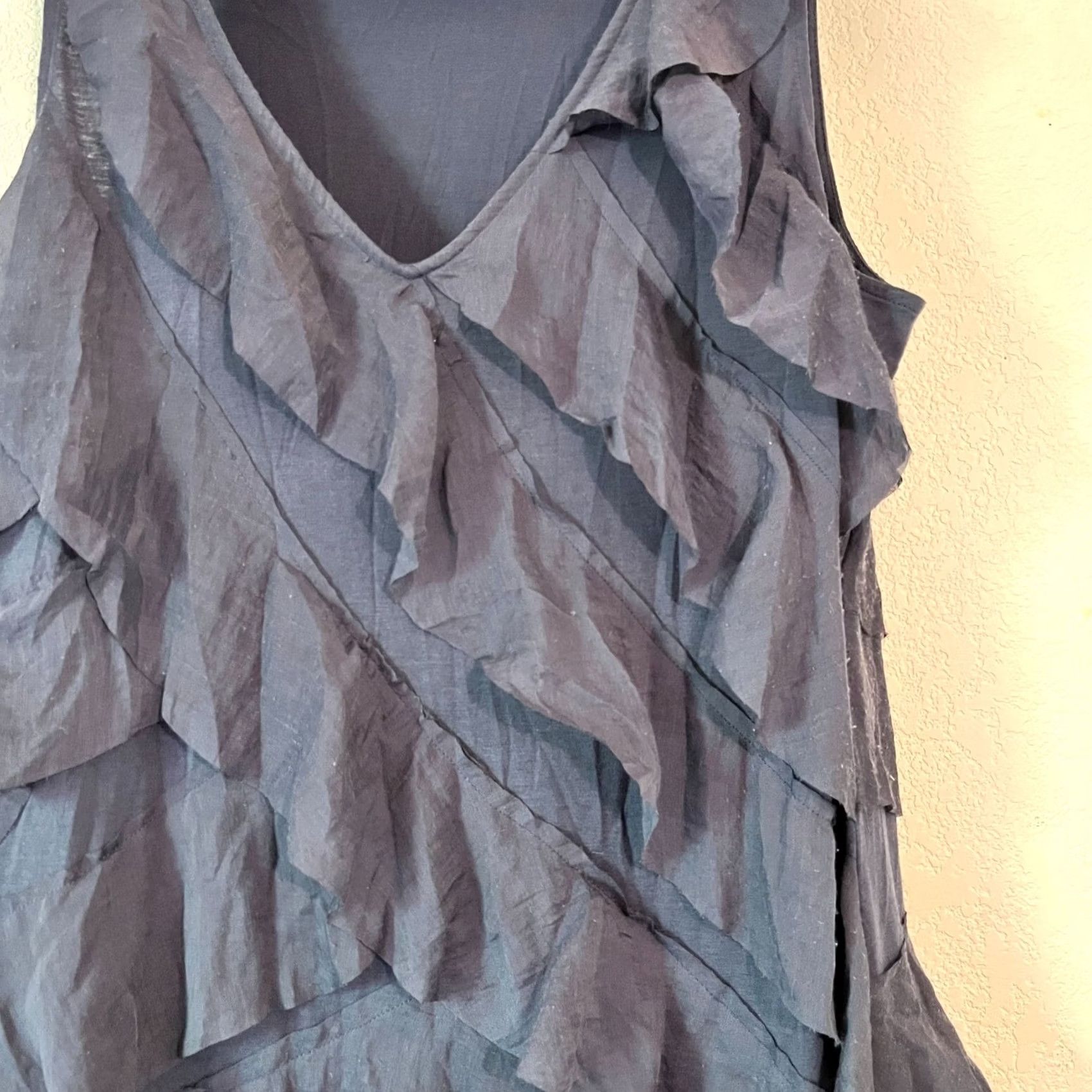 Ann Taylor Ann Taylor Loft Navy Blue Tiered Ruffled Sleeveless V-Neck Dress Size 10 Women A-Line Dress Womens Navy Blue Tiered Ruffle Sleeveless V-Neck Size L / US 10 / IT 46 - 3 Thumbnail