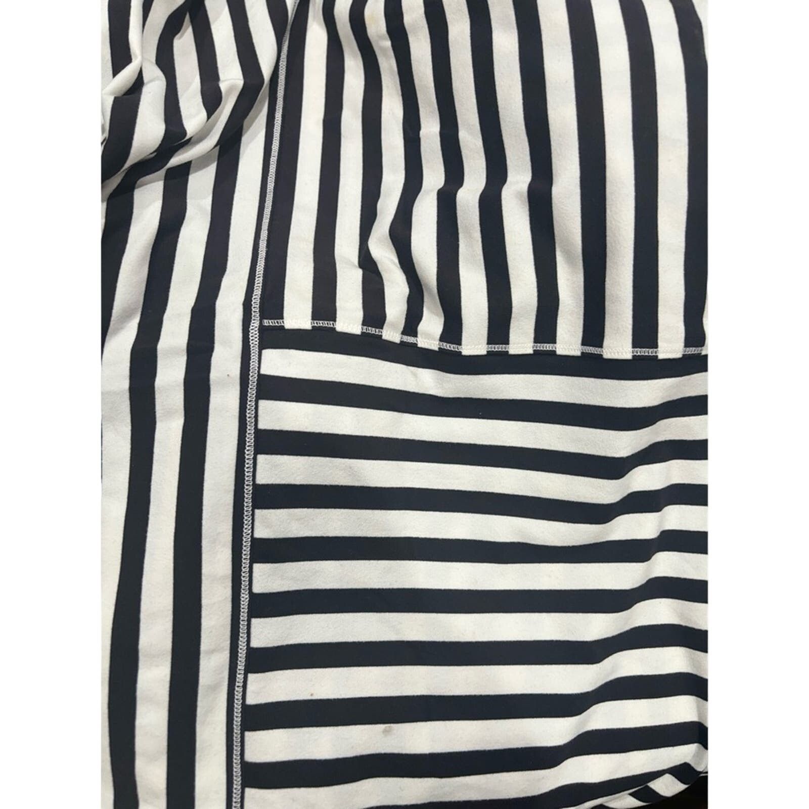 Lululemon LULULEMON Vinyasa Scarf *Zips Apex Stripe Black White Size ONE SIZE - 6 Thumbnail