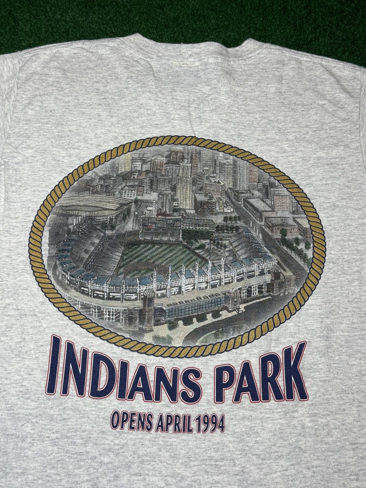 Nutmeg Vintage 90s Cleveland Indians Stadium Nutmeg M/L T Shirt Size US L / EU 52-54 / 3 - 4 Thumbnail