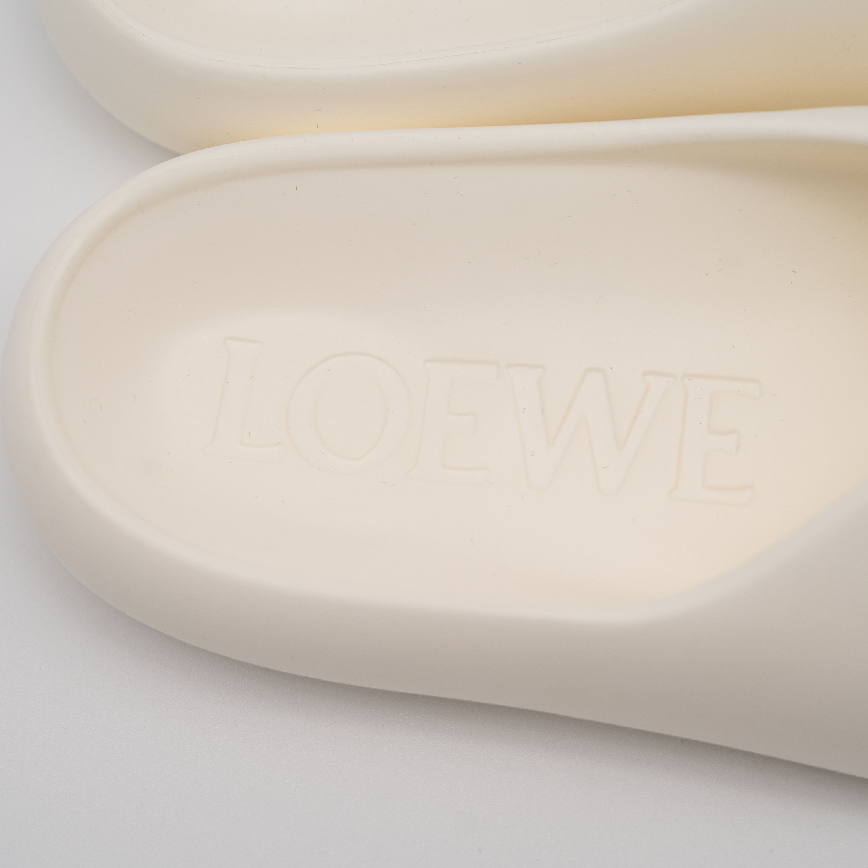 Loewe 36 6 us Loewe Pebble Sandals White Slides Foam Thong Rubber Size US 6 / IT 36 - 7 Thumbnail