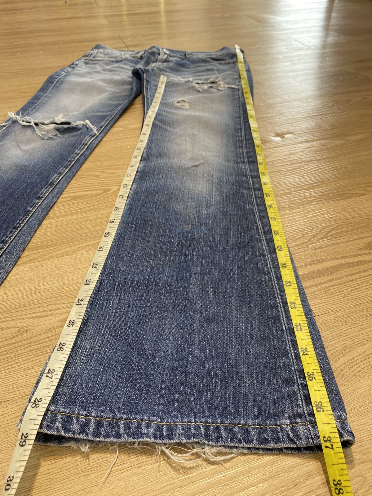 Levi's Levi’s Vintage Whiskers Blue Wash Ripped Flare Jeans Size US 30 / EU 46 - 15 Thumbnail