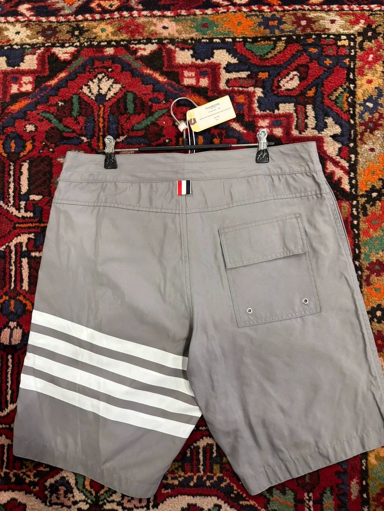 Thom Browne Thom Browne Classic four-barrel shorts Size US 39 - 5 Thumbnail