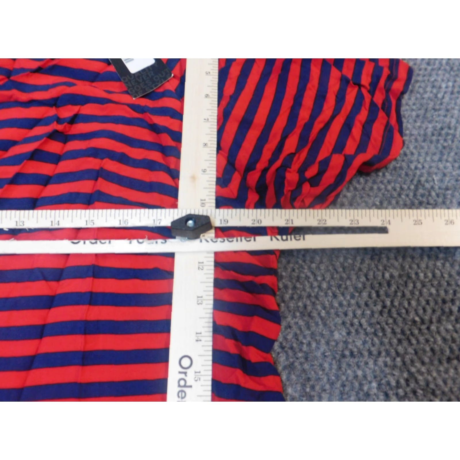 Levi's Levi's Blouse Shirt Womens 1X Red Striped Viscose Rayon Crew Neck Pullover Casual Regular Button Army Style N/A Size XL / US 12-14 / IT 48-50 - 7 Thumbnail
