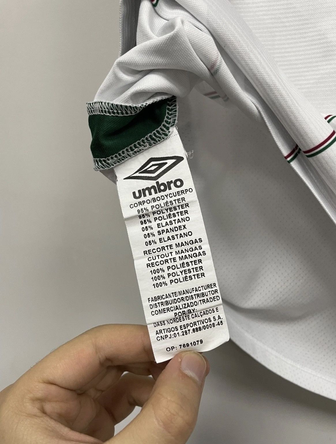 Umbro Fluminense 2020/2021 Away Football Shirt Soccer Jersey Umbro Size US M / EU 48-50 / 2 - 11 Thumbnail