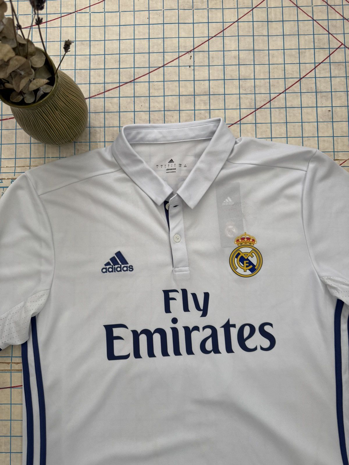 Adidas NWT Signed Raphael Varane Jersey White Real Madrid Adidas L Size US L / EU 52-54 / 3 - 7 Thumbnail