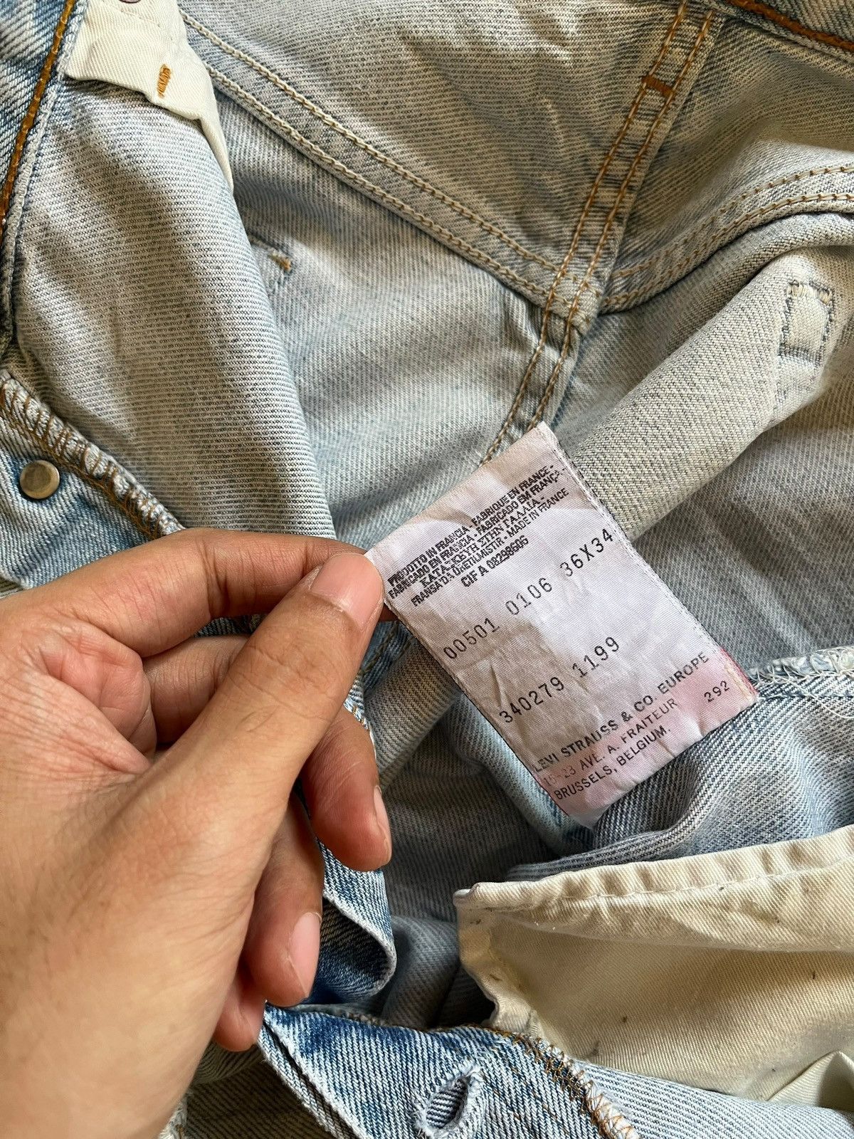 Levi's × Levi's Vintage Clothing SALES🔥Vintage 90s Levis 501 Light Wash Ripped Baggy Jeans Size US 35 - 11 Thumbnail