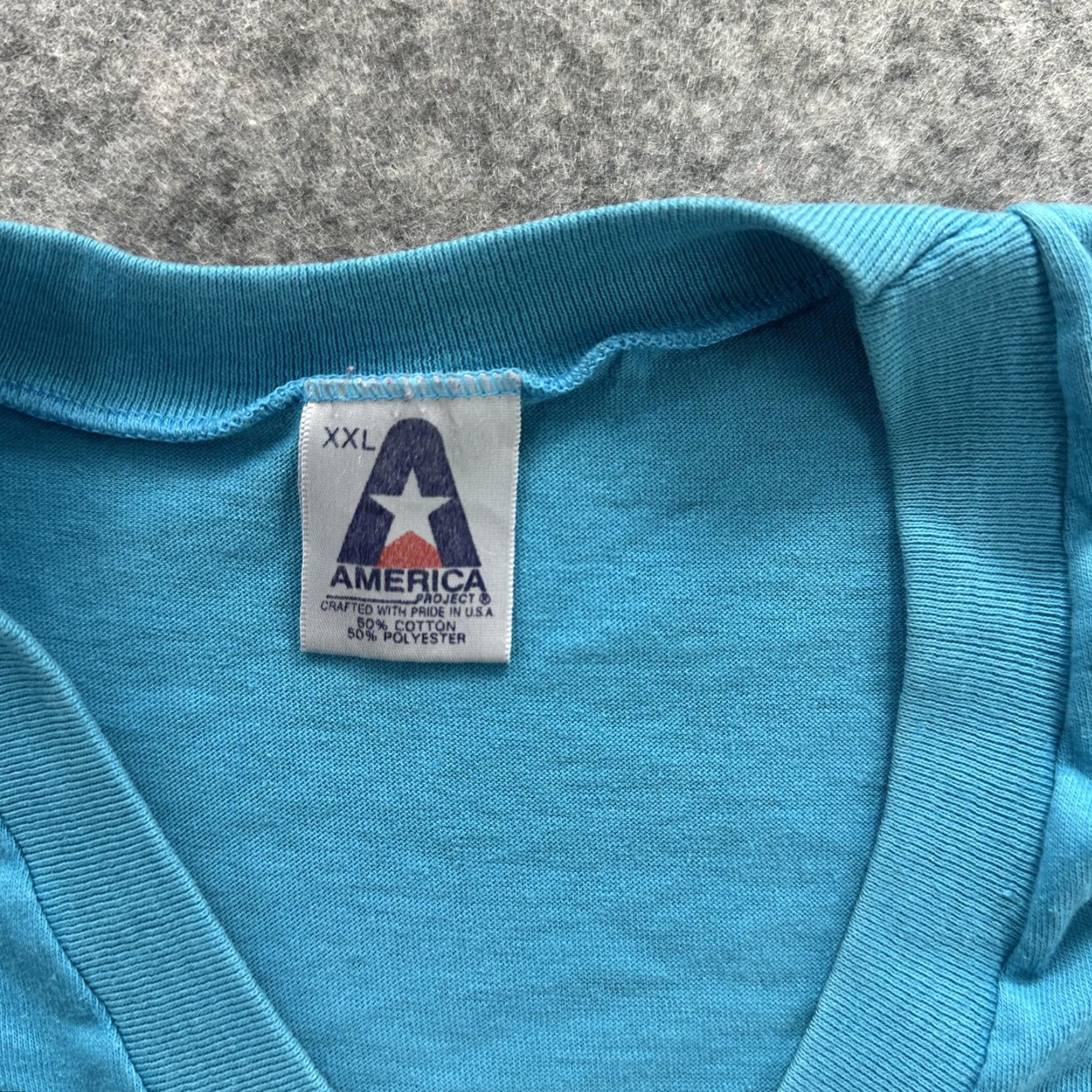 Vintage VINTAGE America T-Shirt Mens 2XL Blue V-Neck Graphic Print Te Amo Kid Cartoon 90s USA Polyester Cotton Mens Size US XXL / EU 58 / 5 - 7 Thumbnail