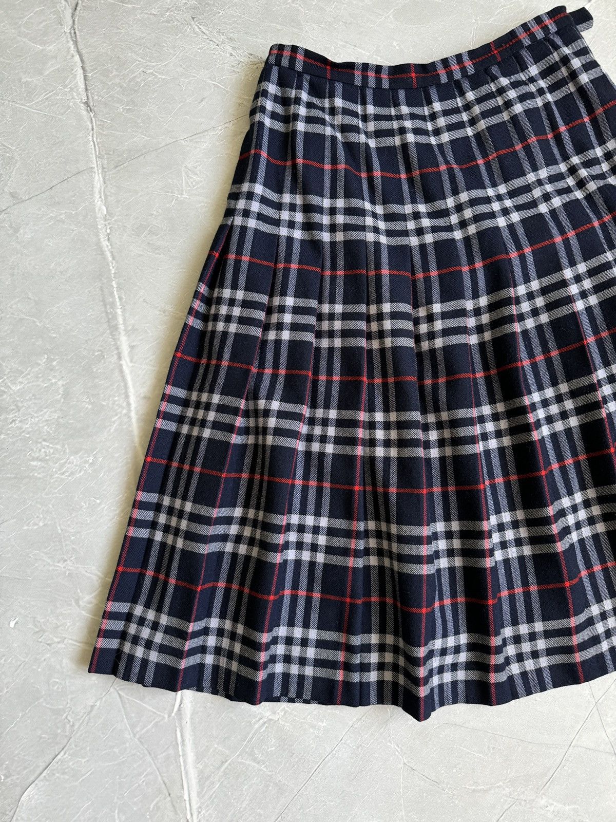 Burberry Vintage Burberrys Wrap Pleated Midi Skirt Navy Size 30" / US 8 / IT 44 - 3 Thumbnail