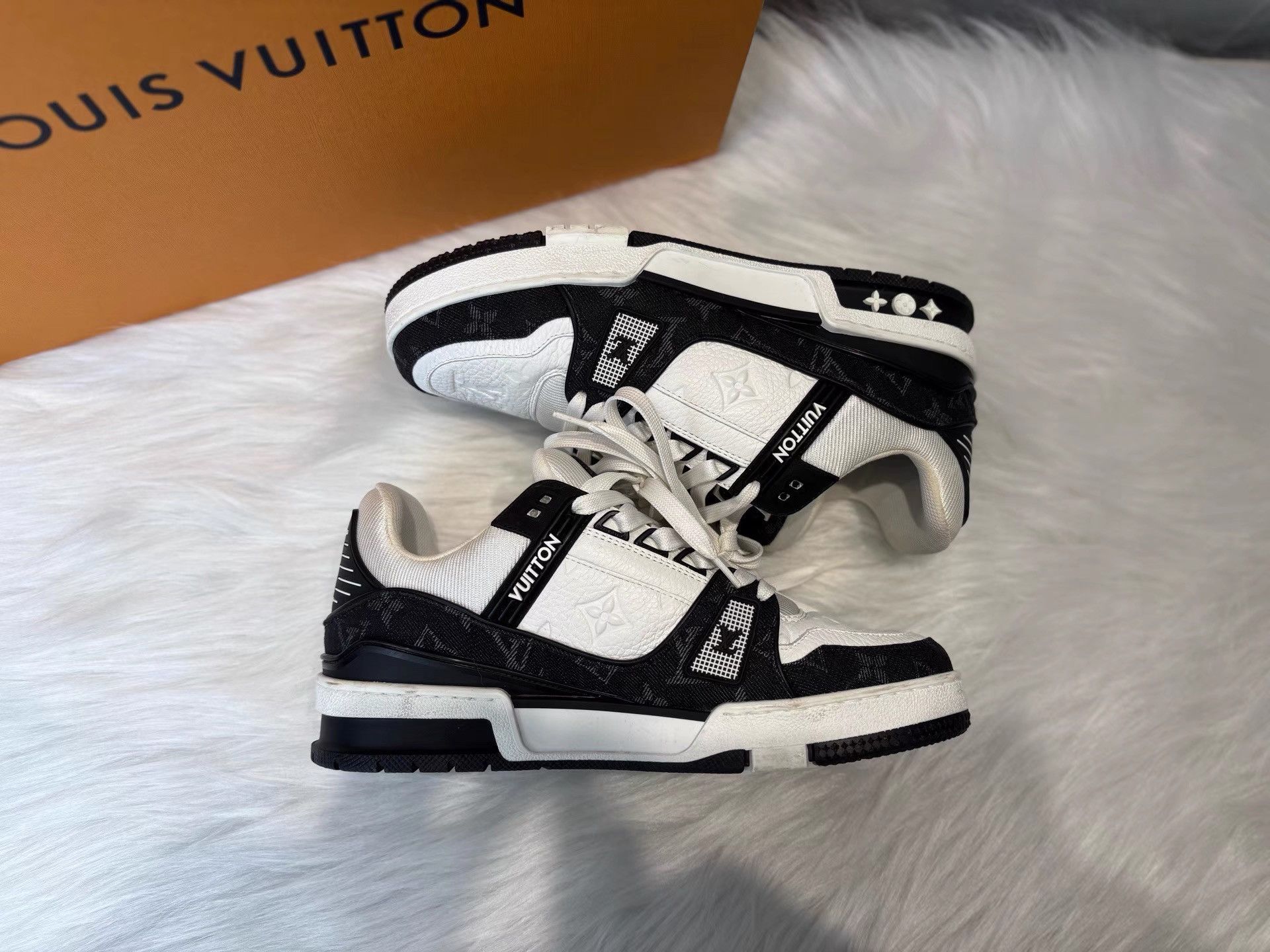 Louis Vuitton Louis Vuitton Black Denim Monogram Trainer Sneakers K36 Size US 5 / IT 35 - 6 Thumbnail