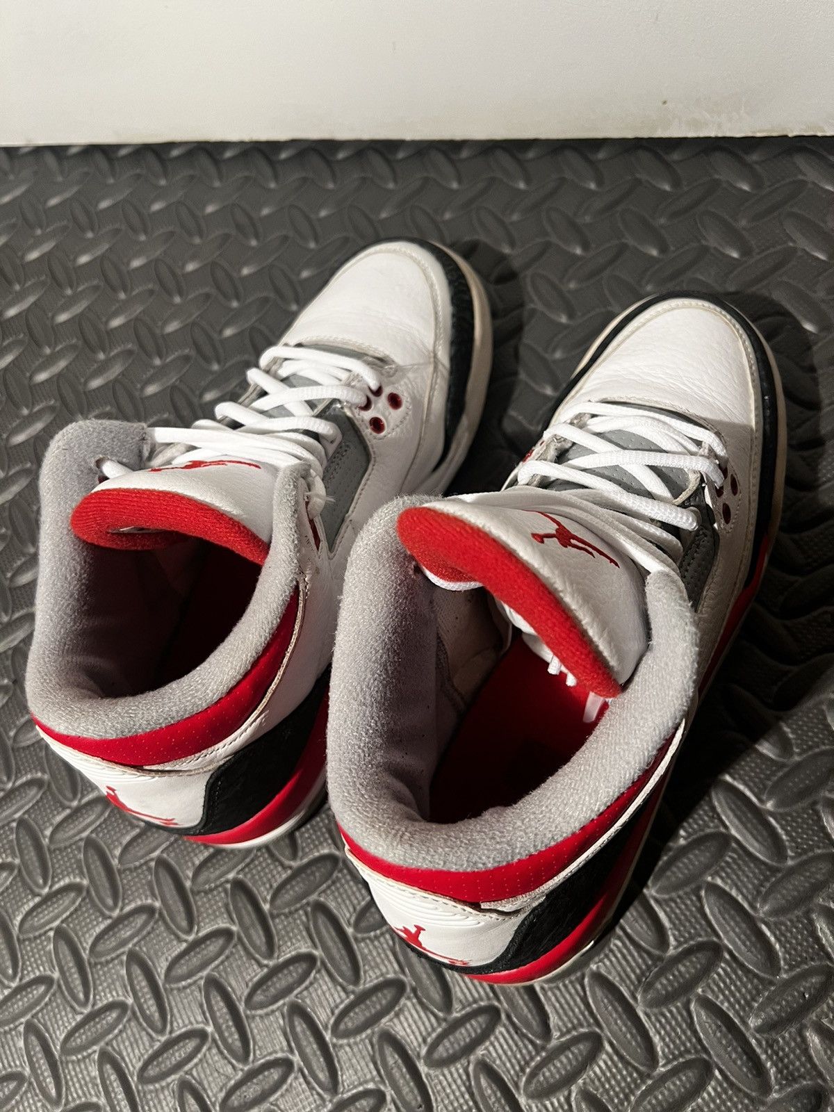 Jordan Brand CLEAN Air Jordan 3 Retro 2013 Fire Red size 7.5 Womens Shoes Size US 7.5 / IT 37.5 - 5 Thumbnail