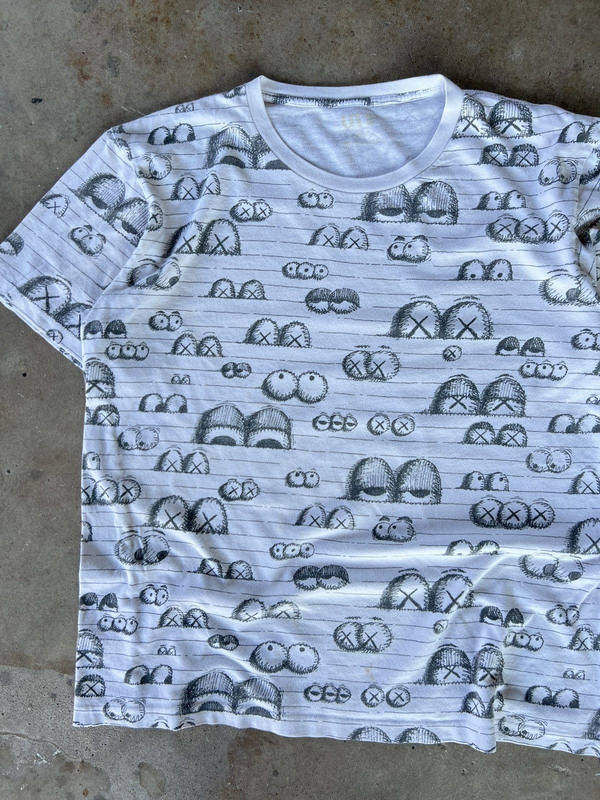 Kaws Kaws Uniqlo Art Style Promo T Shirt Size US M / EU 48-50 / 2 - 1 Thumbnail