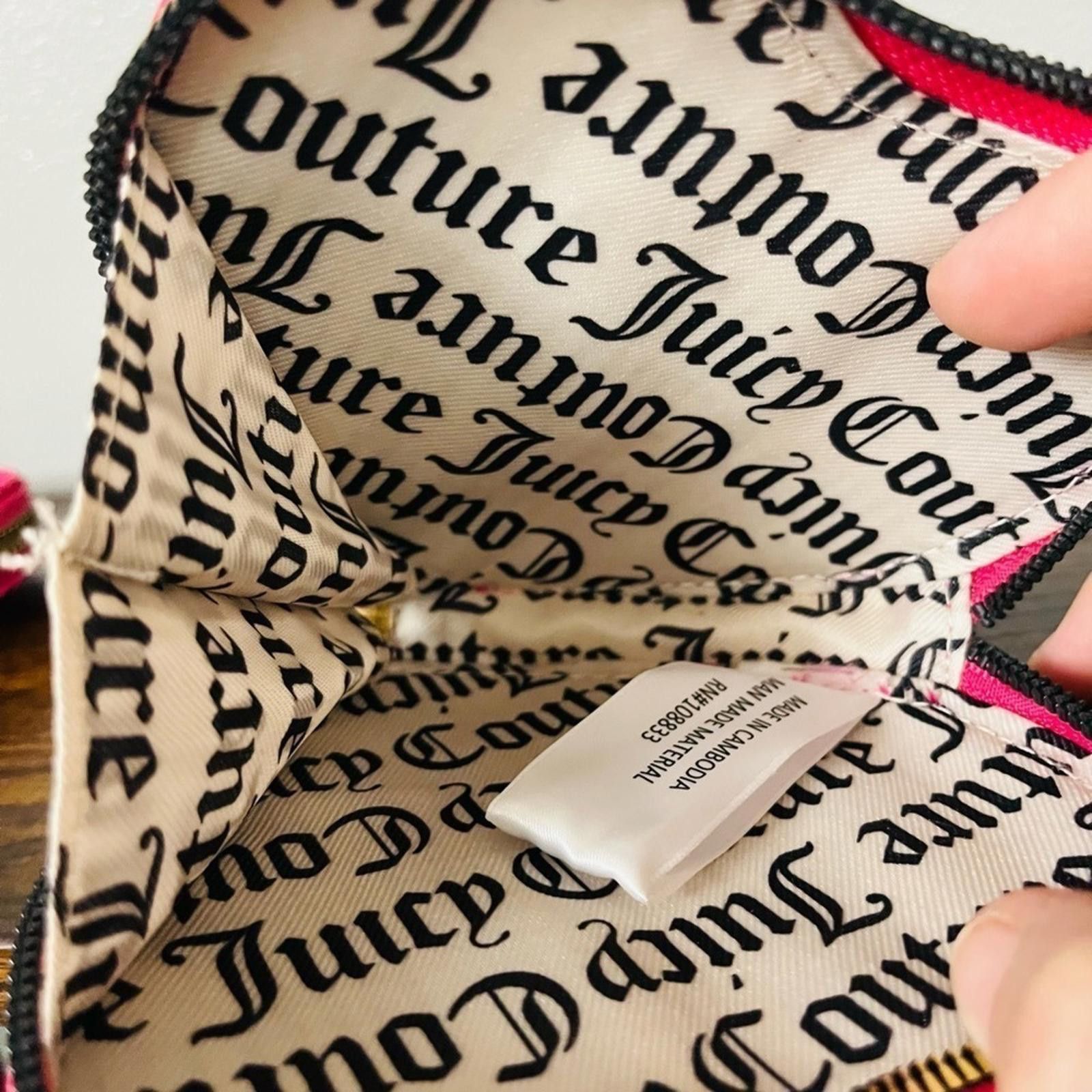 Juicy Couture Jeans Juicy Couture Pink Heart Can't Tame Her Zip Wristlet NWT Size ONE SIZE - 4 Thumbnail