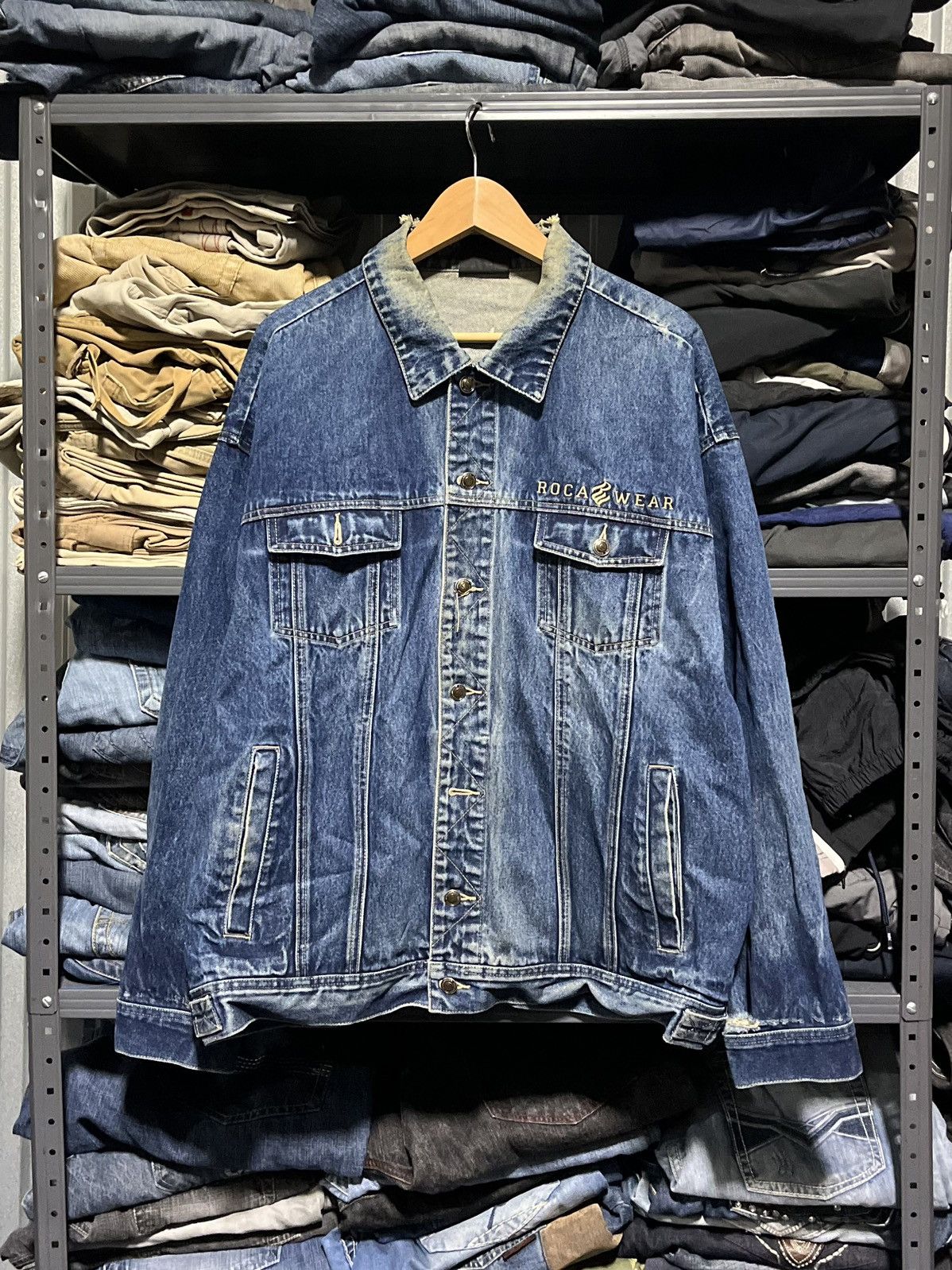 JNCO × Rocawear × Vintage Crazy Vintage Y2K Rocawear Hip-Hop Denim Trucker Jacket Size US XL / EU 56 / 4 - 1 Thumbnail