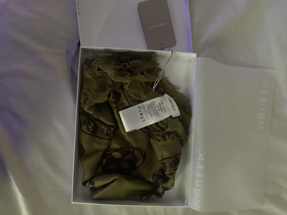 Alexander McQueen Alexander mcqueen cashmere bandana scarf skulls olive Size ONE SIZE - 5 Thumbnail