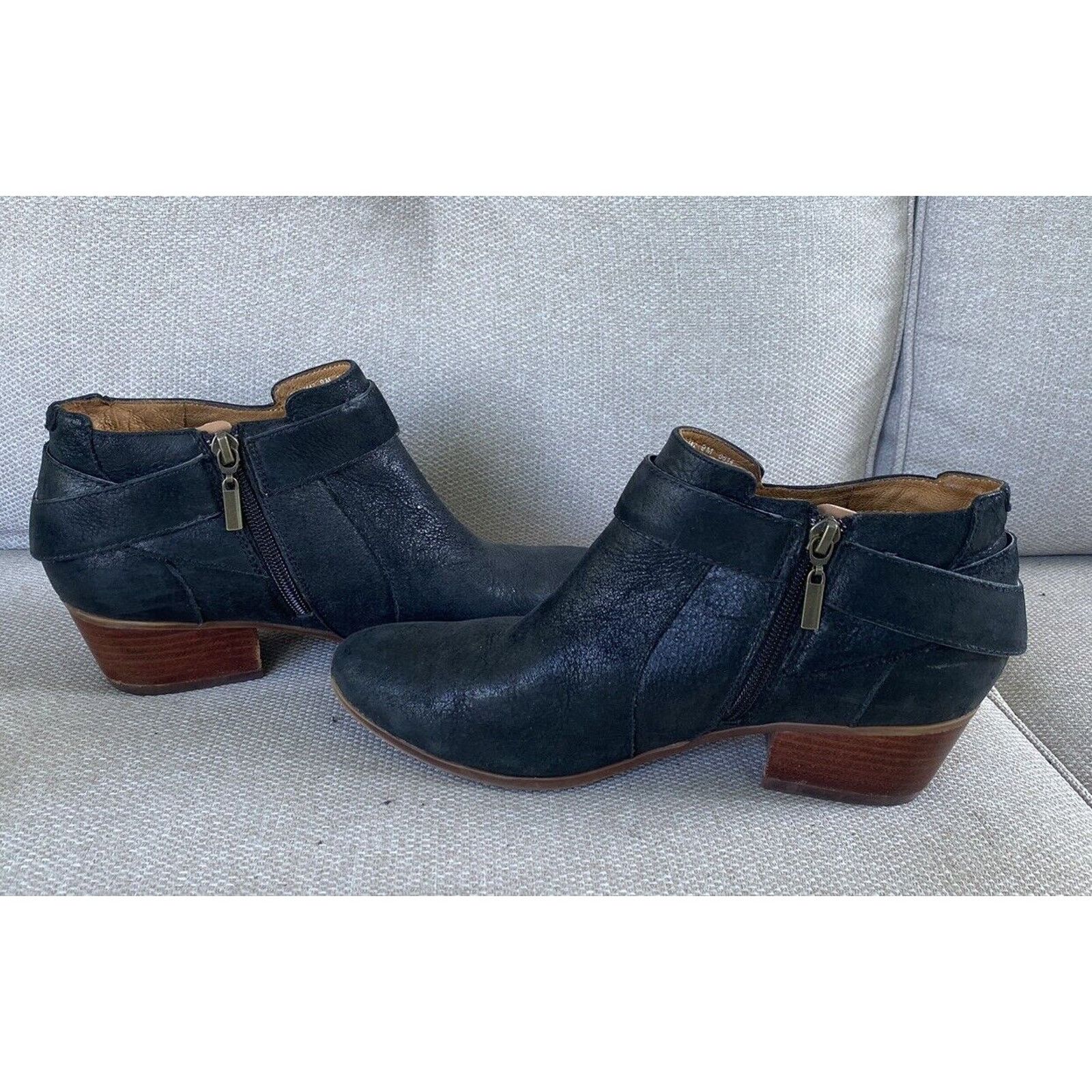 Clarks Clarks Leather Studded Block Ankle Booties Boots Women's 9 Size US 9 / IT 39 - 4 Thumbnail