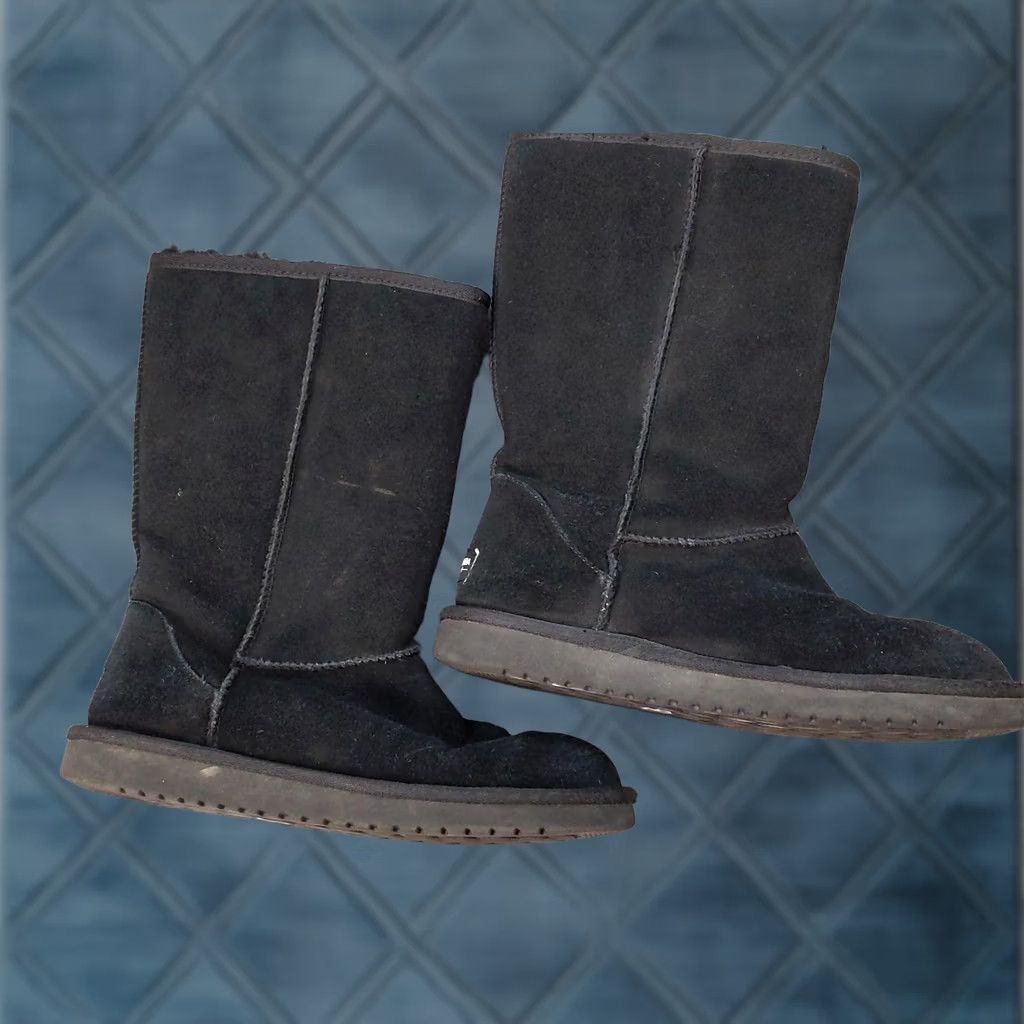 Vintage Koolaburra by UGG Boots Womens Size 7 Black Suede Shearling Lined Winter Pull On Mid-Calf Classic Casual Winter Shearling Womens Boots Size US 7 / IT 37 - 1 Thumbnail