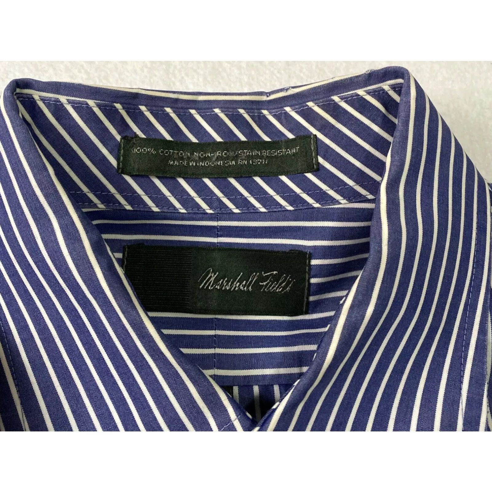 Vintage VINTAGE Marshall Fields Button-Up Shirt Men’s 16.5 36/37 Blue Long Sleeve Pocket Button-Up Collar Regular Big & Tall Mens Size US L / EU 52-54 / 3 - 5 Thumbnail