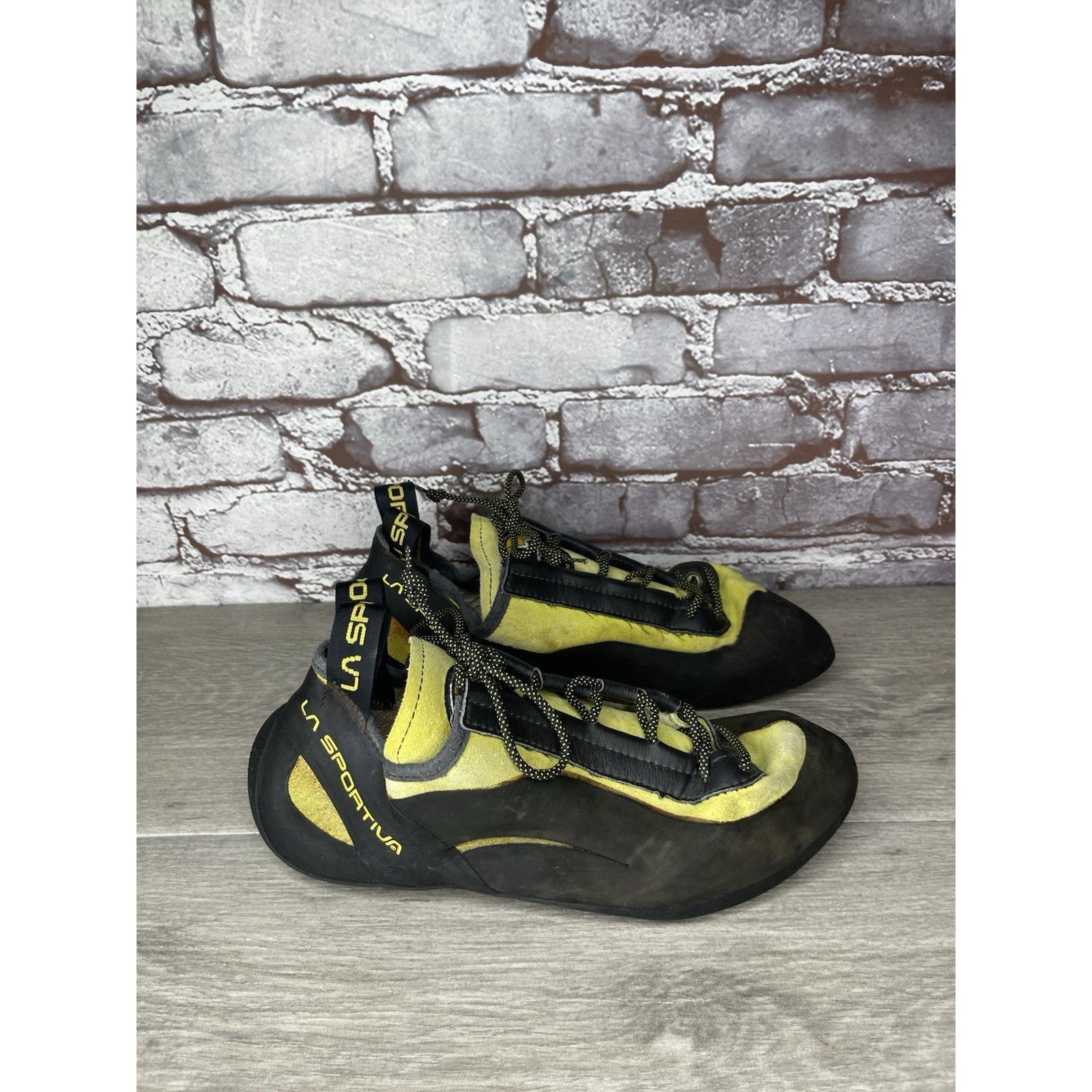 La Sportiva La Sportiva Vibram Miura Black Synthetic Yellow Climbing Sho Size US 10.5 / EU 43-44 - 17 Thumbnail