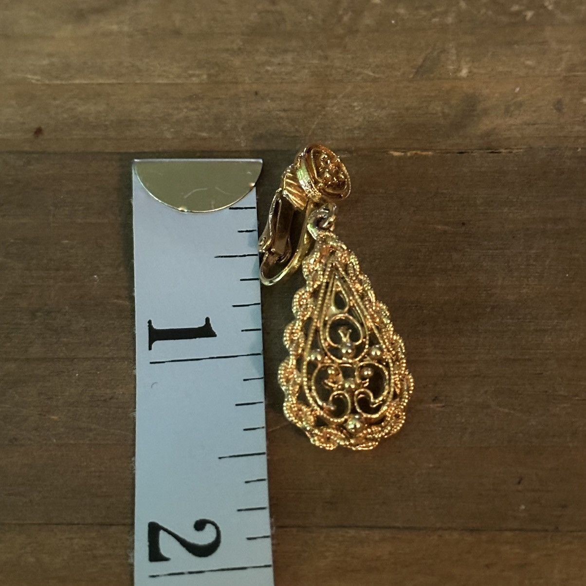 Vintage Vintage gold tone filigree teardrop clip on dangle earrings Size ONE SIZE - 2 Thumbnail